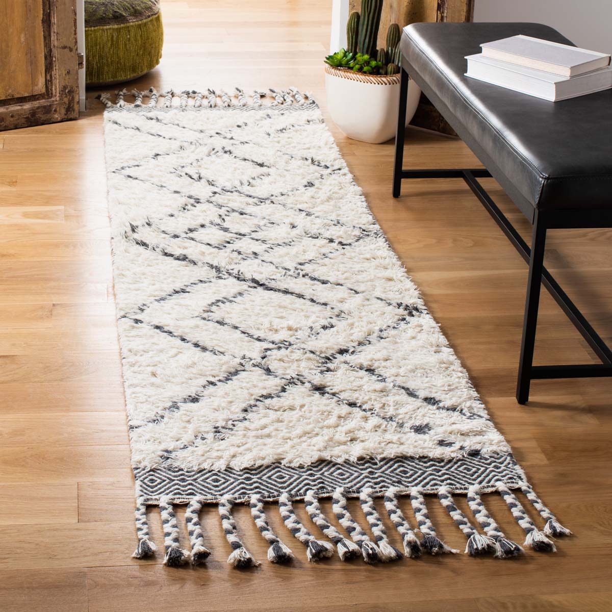 Safavieh Casablanca 254 Rug, CSB254 - Ivory / Charcoal