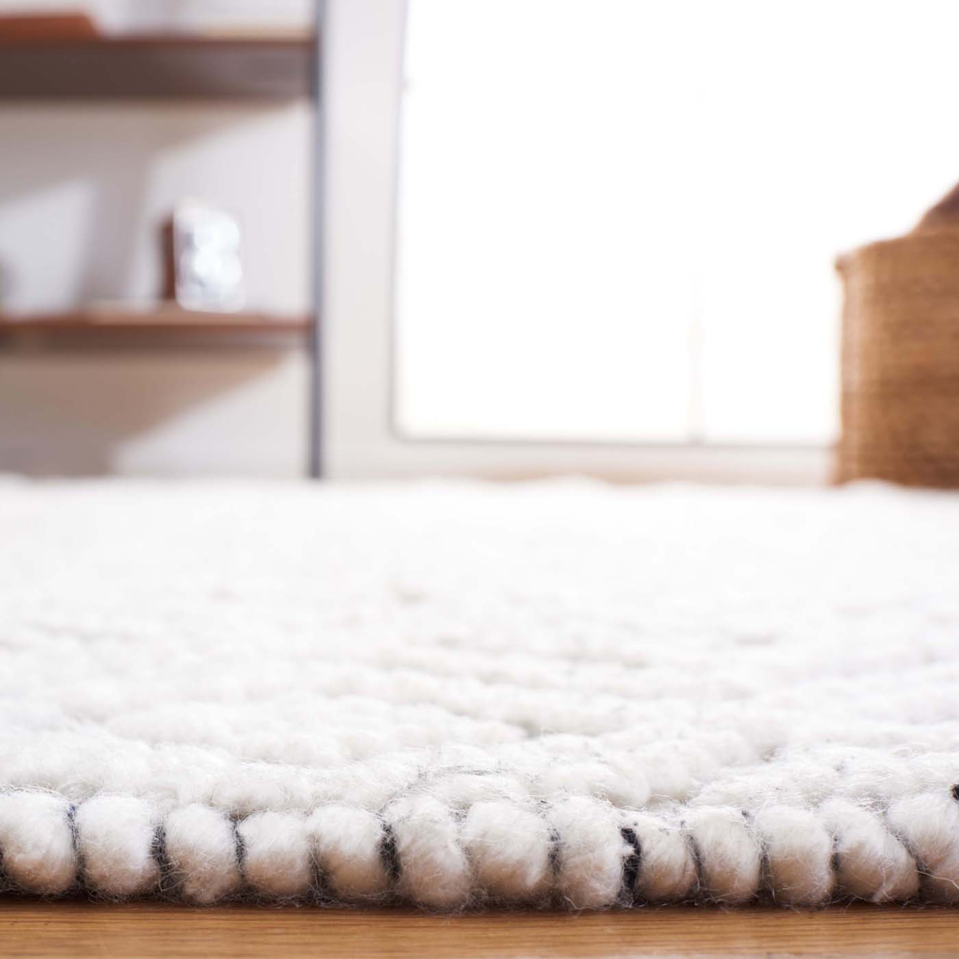 Safavieh Casablanca 276 Rug, CSB276 - Black / Ivory