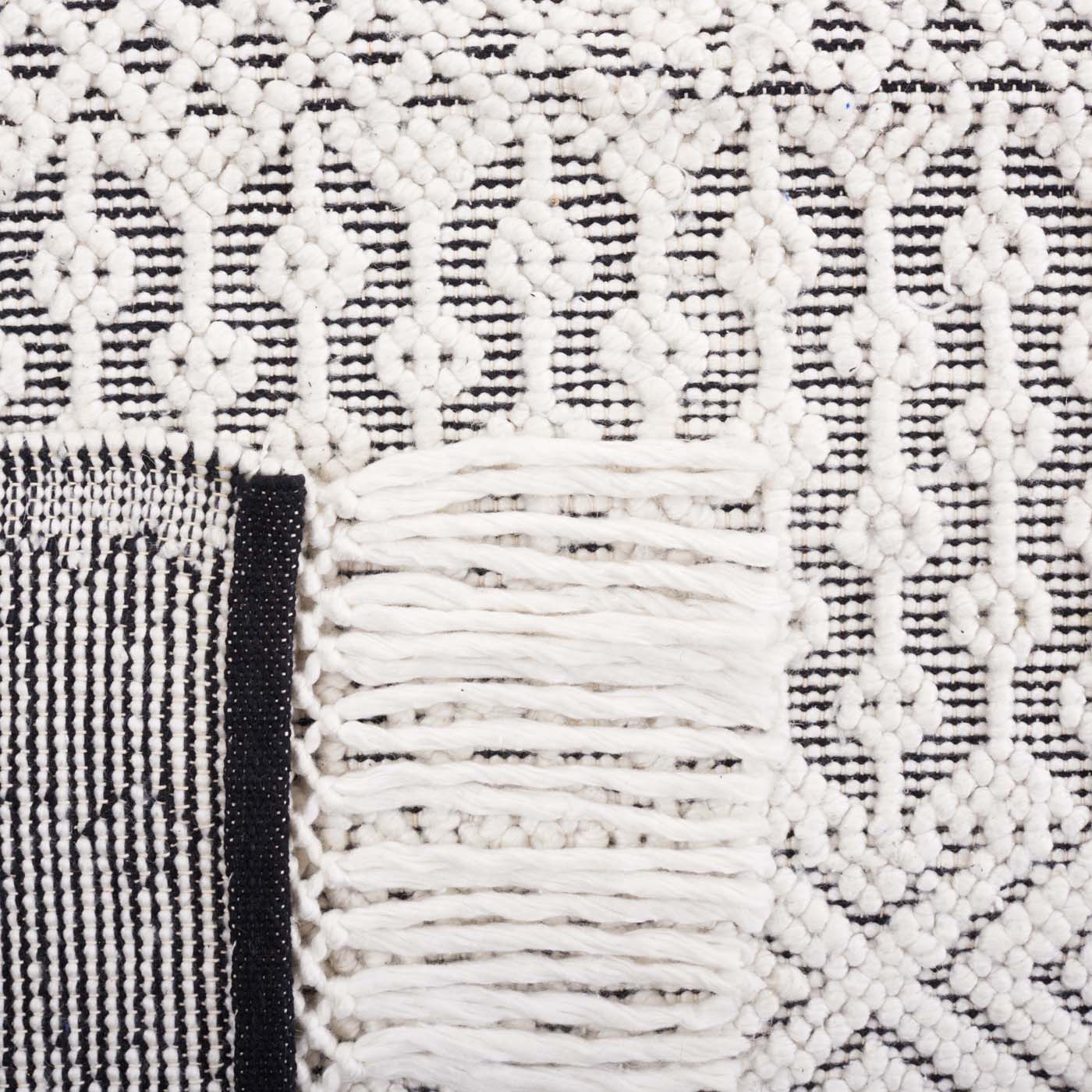 Safavieh Casablanca 276 Rug, CSB276 - Black / Ivory