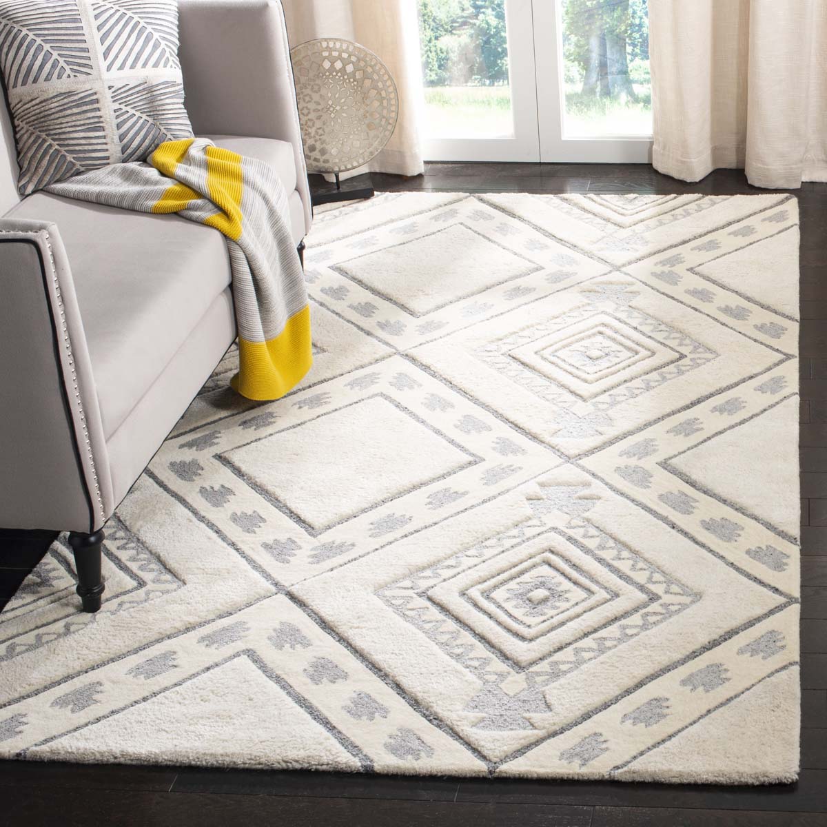 Safavieh Casablanca 302 Rug, CSB302 - Ivory / Grey