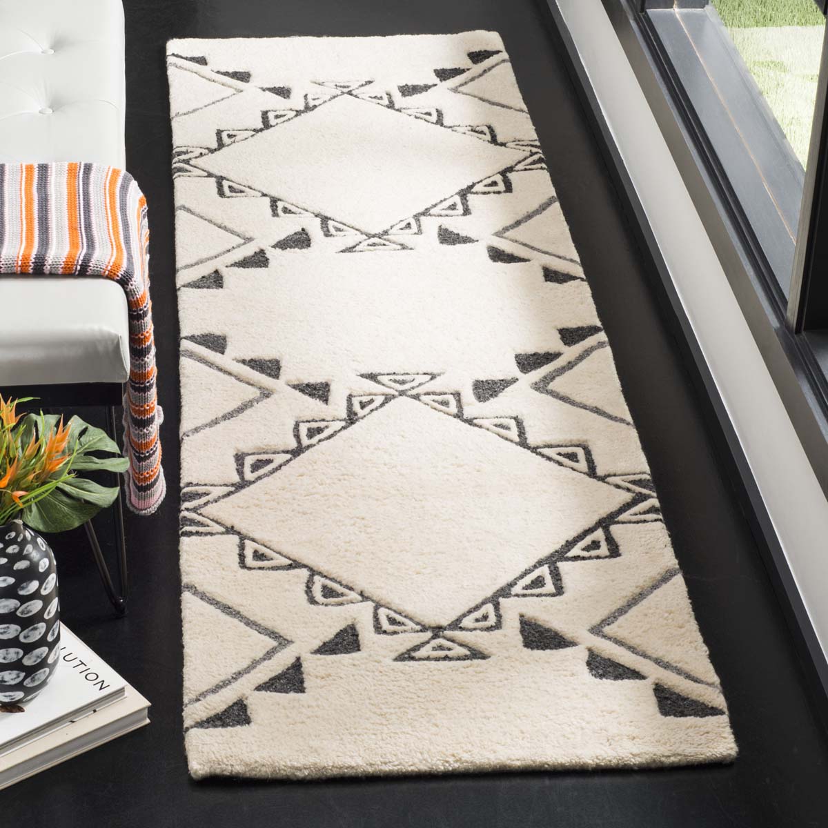Safavieh Casablanca 303 Rug, CSB303 - Ivory / Grey