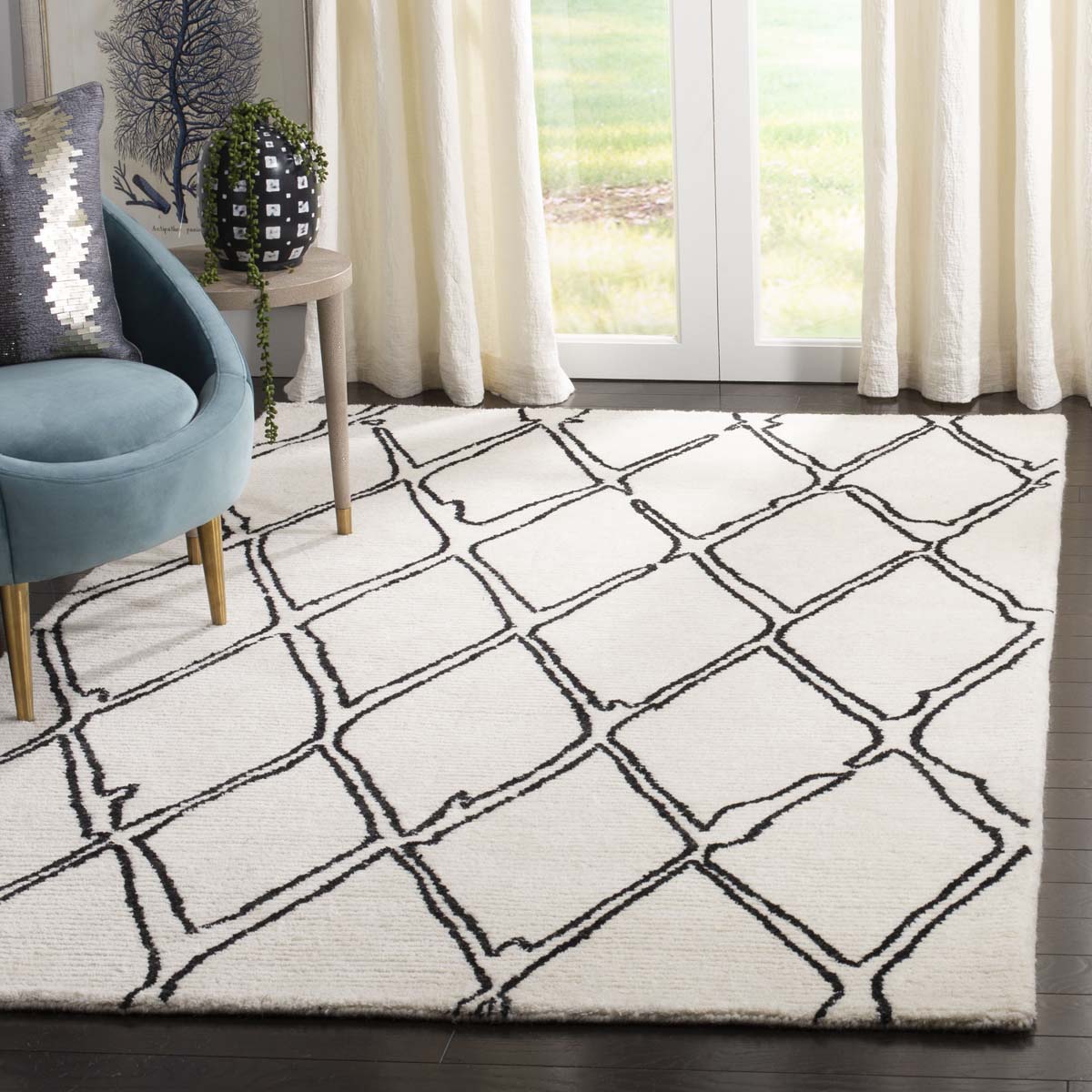Safavieh Casablanca 350 Rug, CSB350 - Ivory / Black