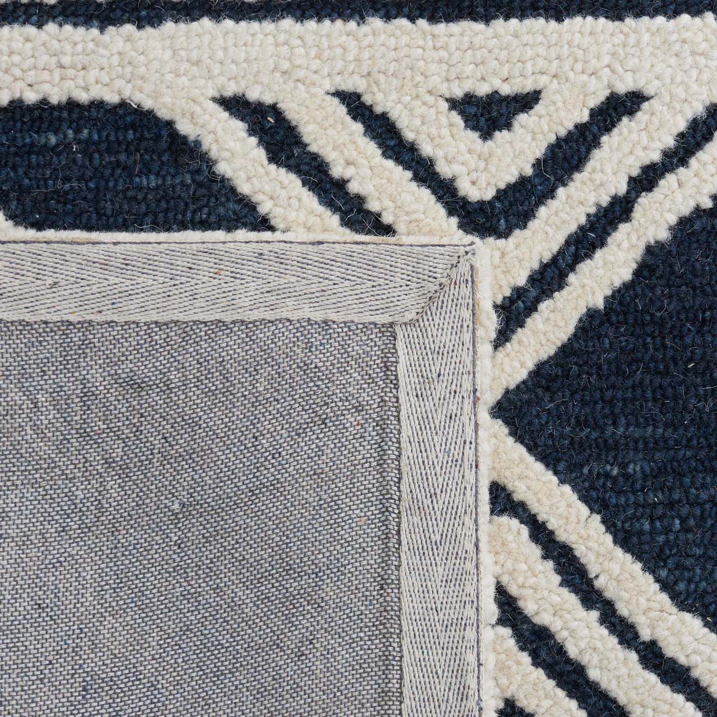 Safavieh Casablanca 377 Rug, CSB377 - Ivory / Navy
