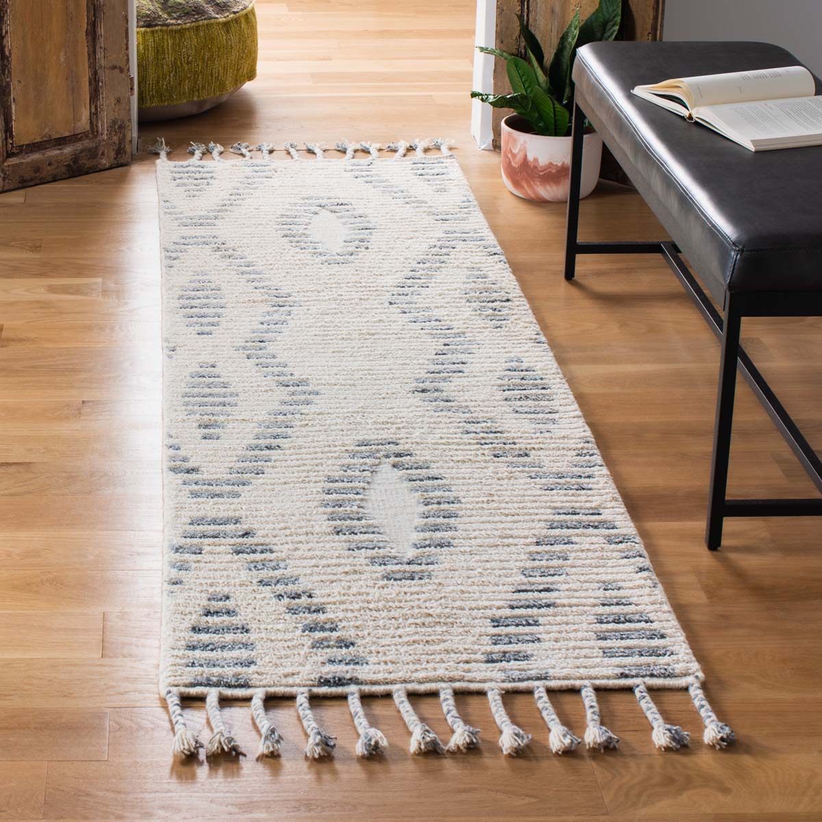 Safavieh Casablanca 406 Rug, CSB406 - Grey / Ivory