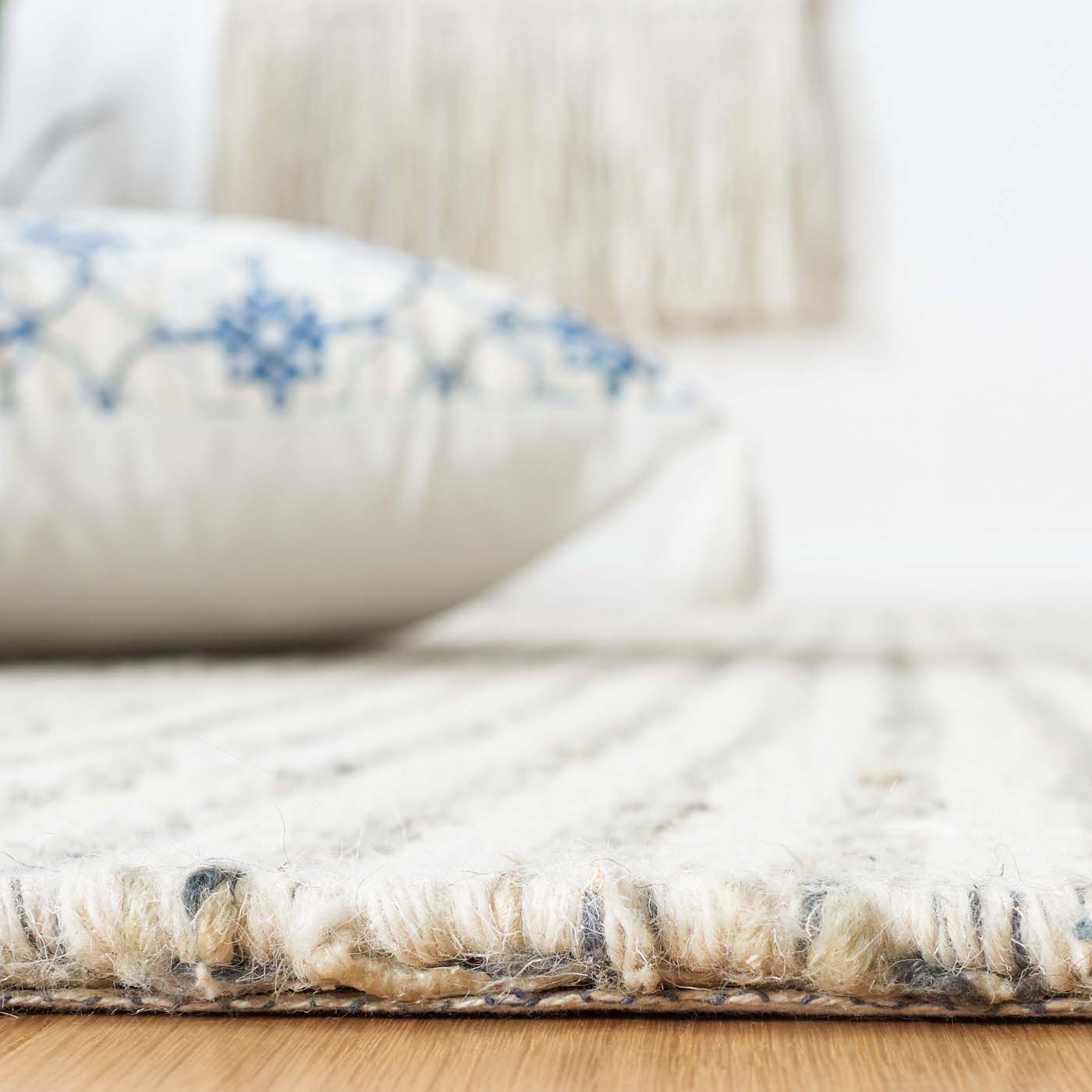 Safavieh Casablanca 425 Rug, CSB425 - Light Blue / Ivory