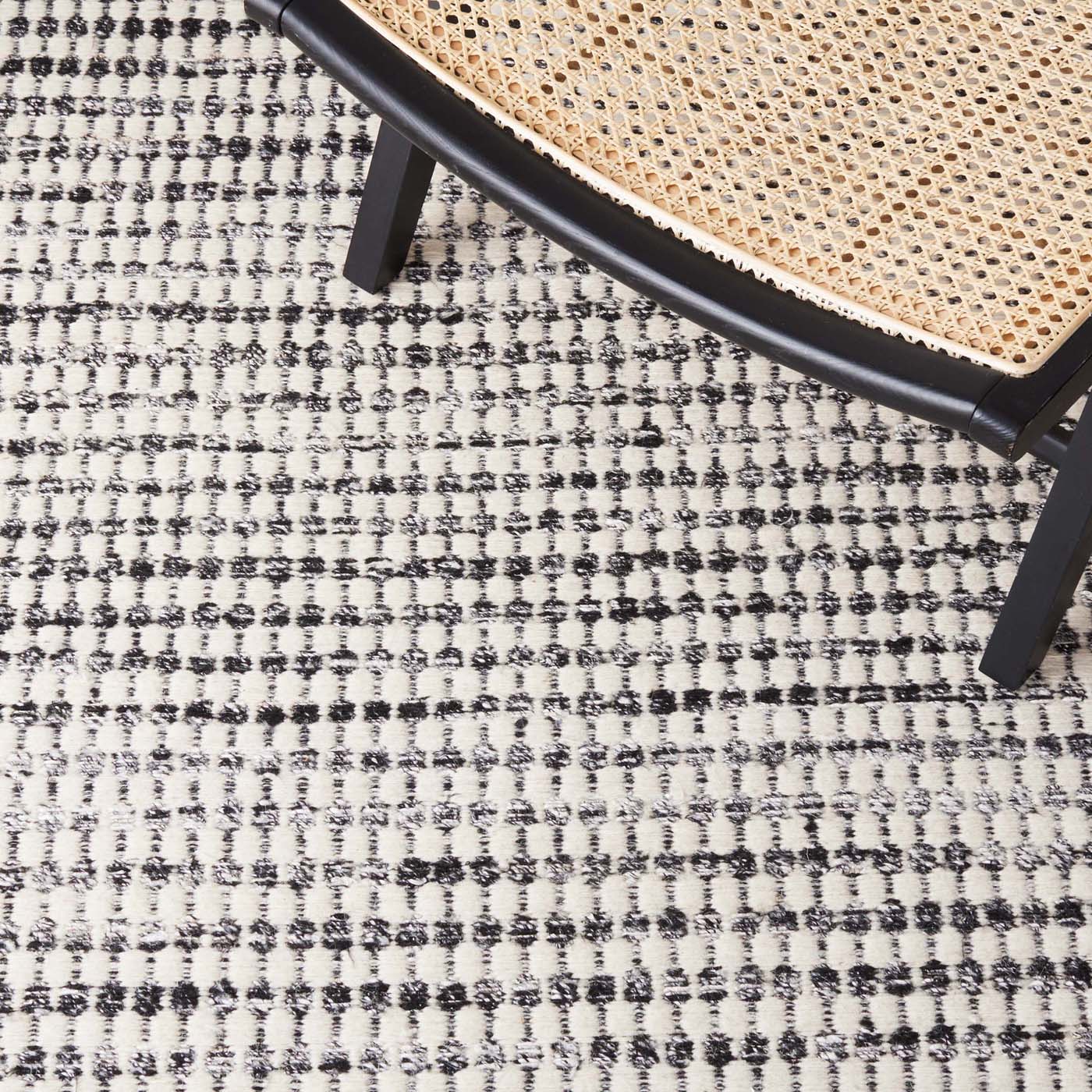 Safavieh Casablanca 425 Rug, CSB425 - Black / Ivory