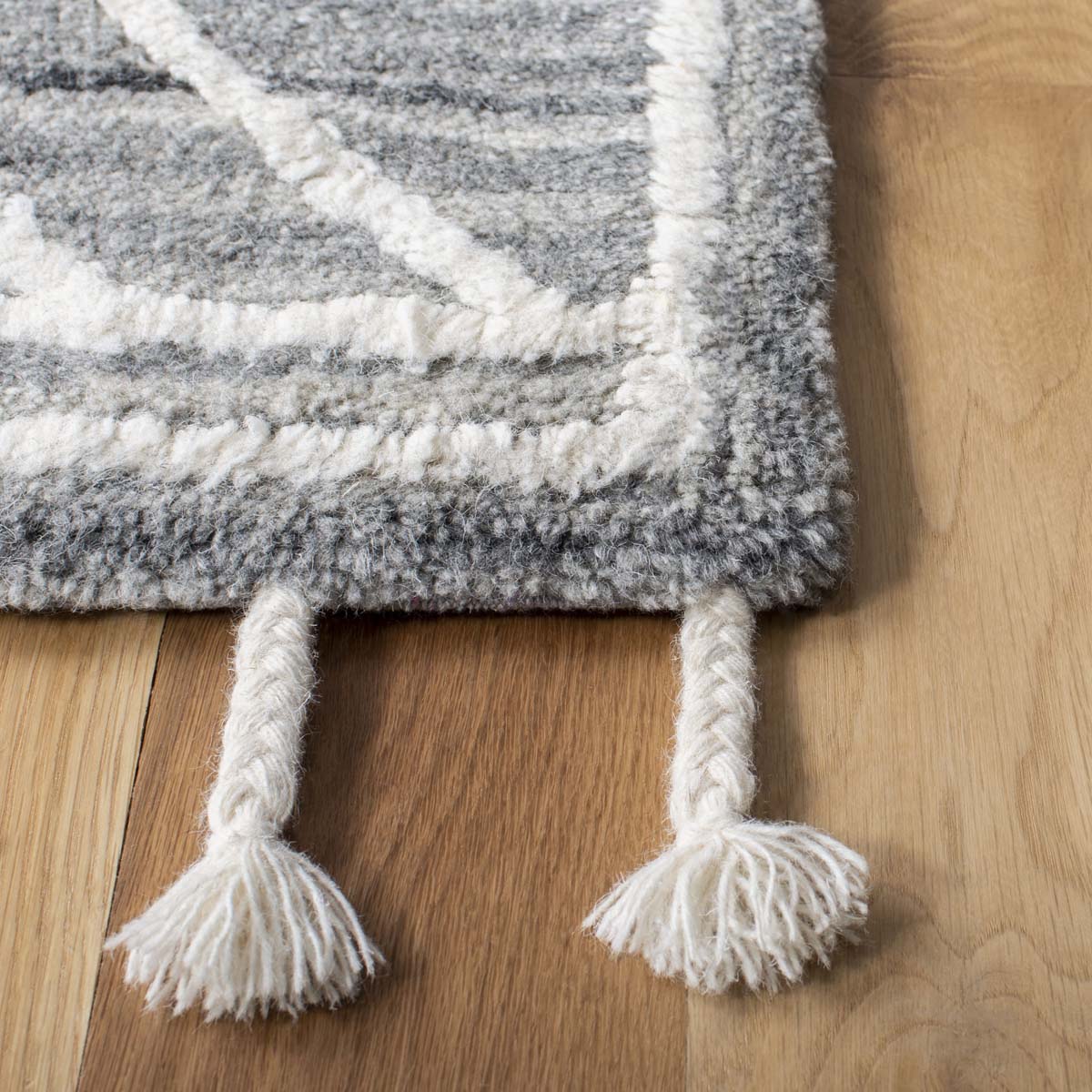 Safavieh Casablanca 452 Rug, CSB452 - Grey / Ivory