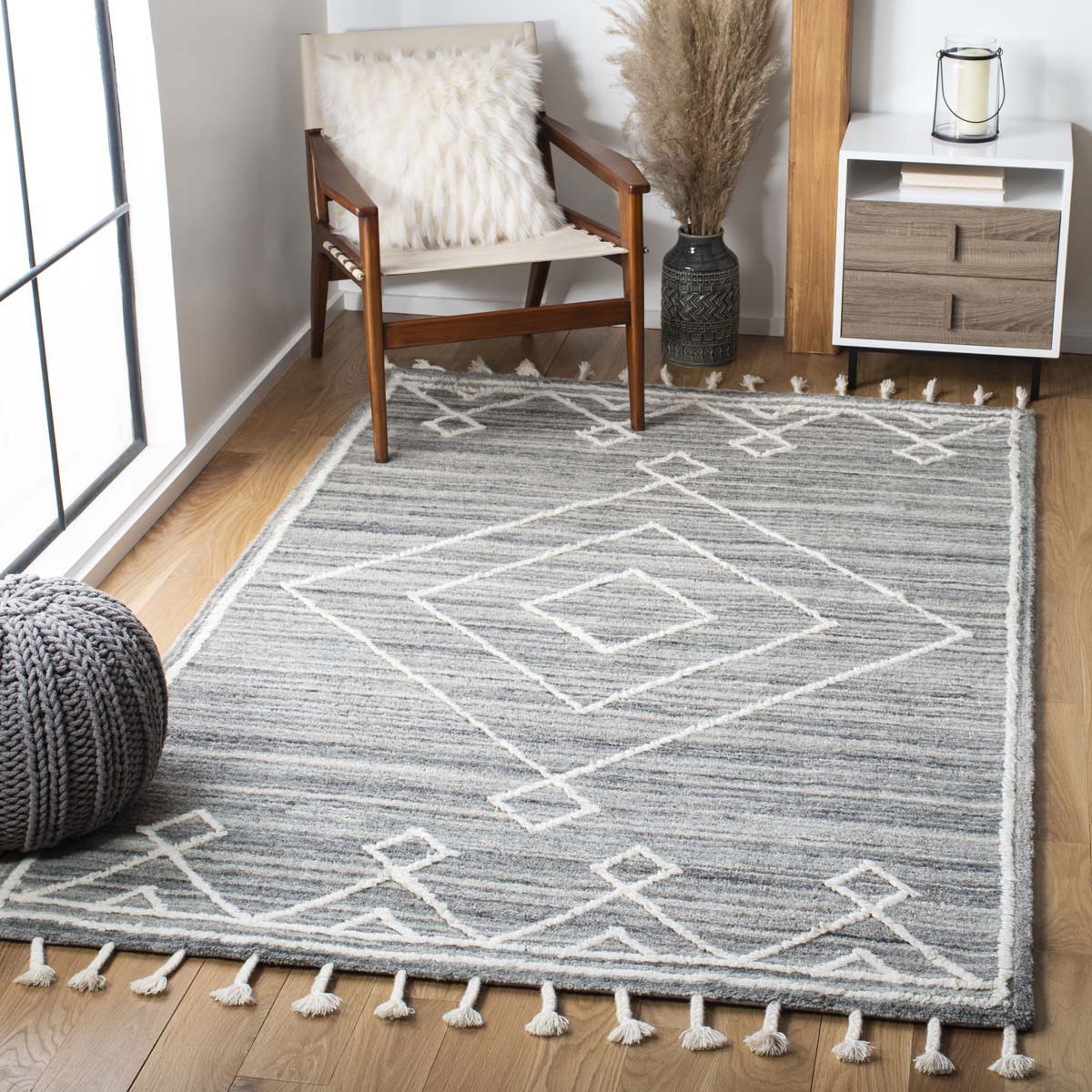Safavieh Casablanca 452 Rug, CSB452 - Grey / Ivory