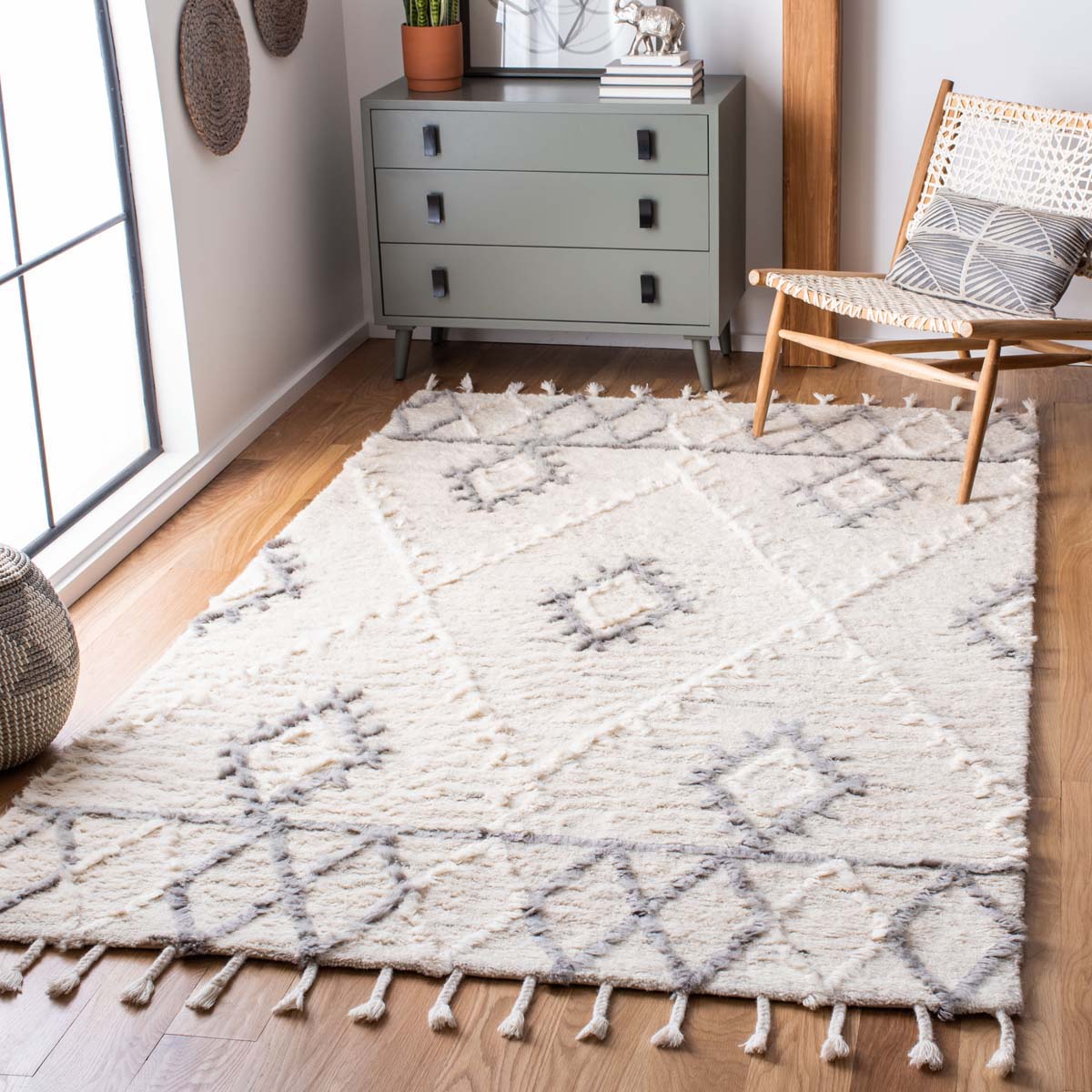 Safavieh Casablanca 453 Rug, CSB453 - Ivory / Grey