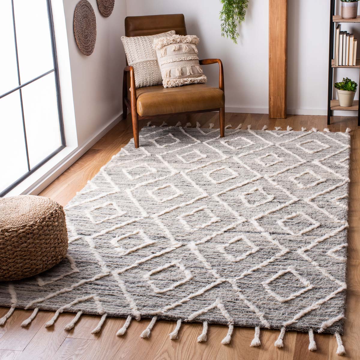Safavieh Casablanca 456 Rug, CSB456 - Grey / Ivory