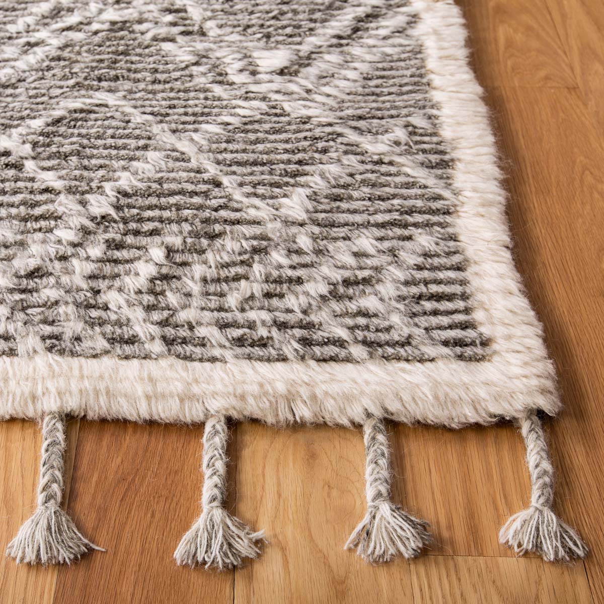 Safavieh Casablanca 478 Rug, CSB478 - Grey / Ivory