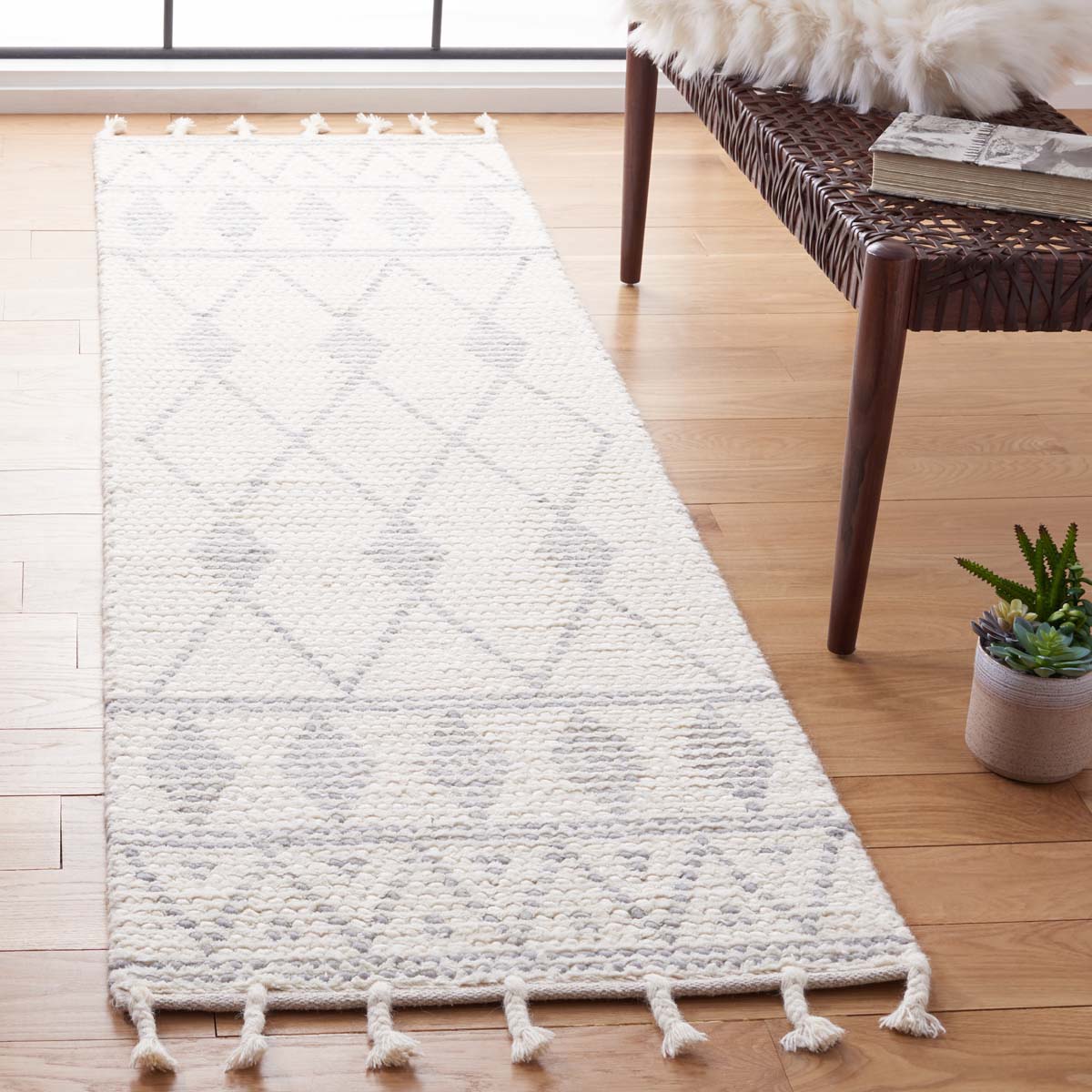 Safavieh Casablanca 490 Rug, CSB490 - Ivory / Grey
