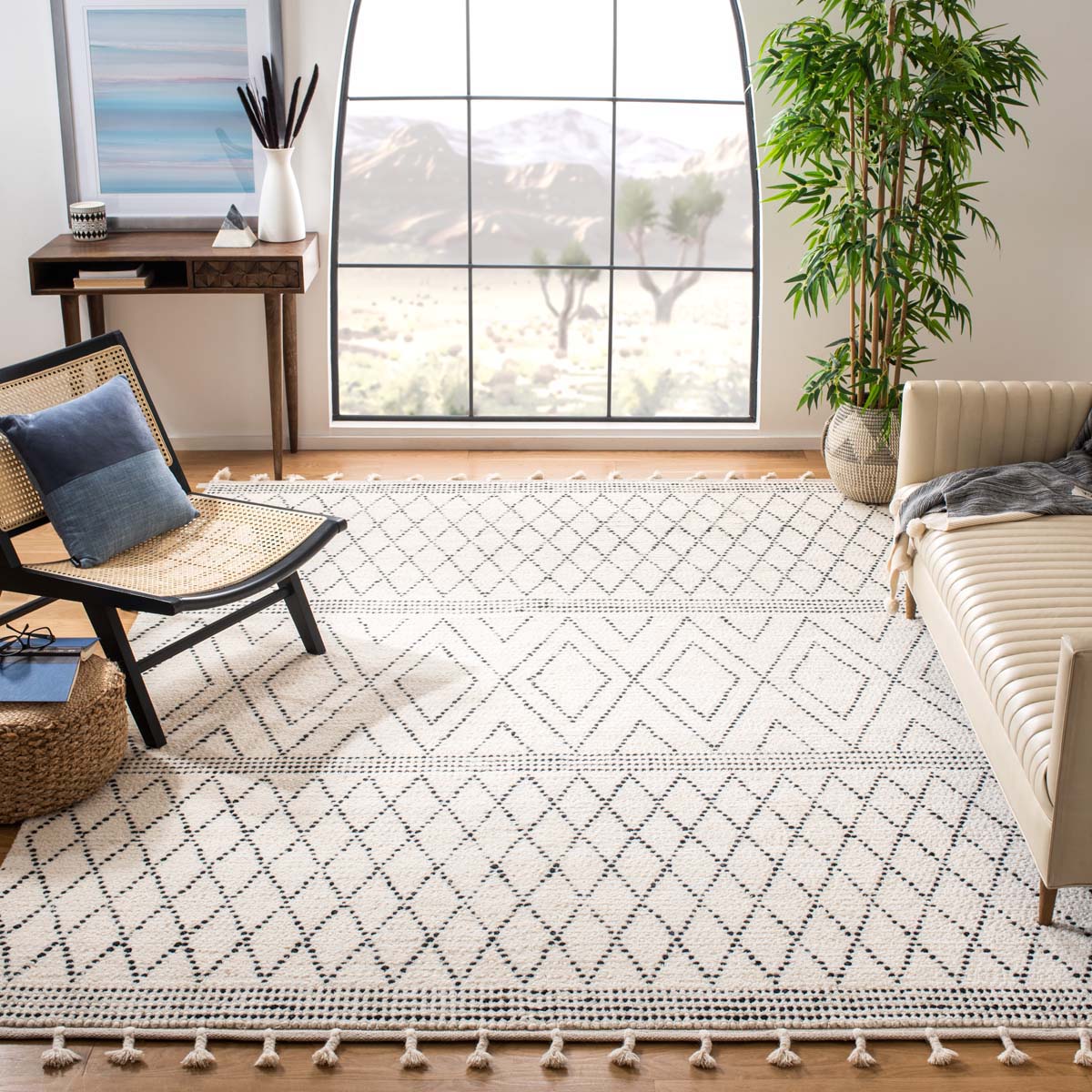 Safavieh Casablanca 491 Rug, CSB491 - Ivory / Black