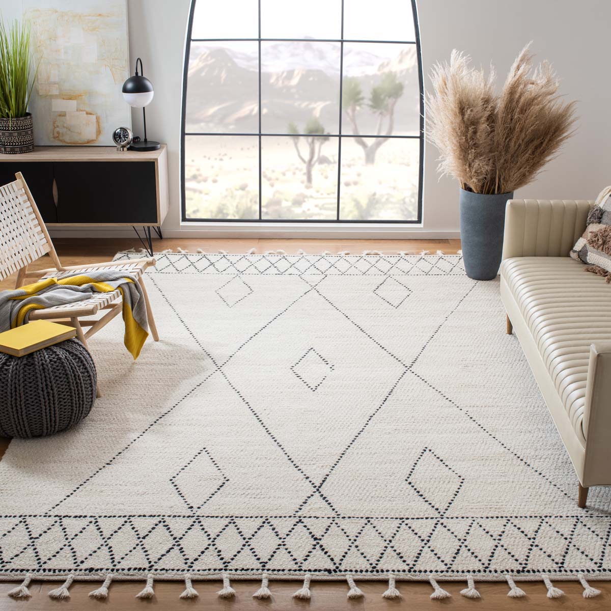 Safavieh Casablanca 492 Rug, CSB492 - Ivory / Black