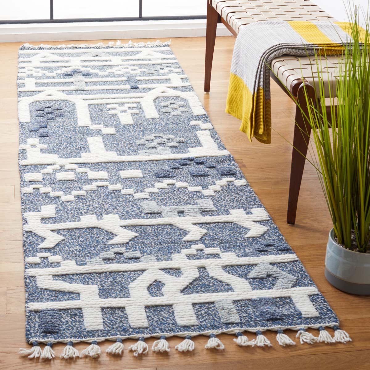 Safavieh Casablanca 523 Rug, CSB523 - Blue / Ivory