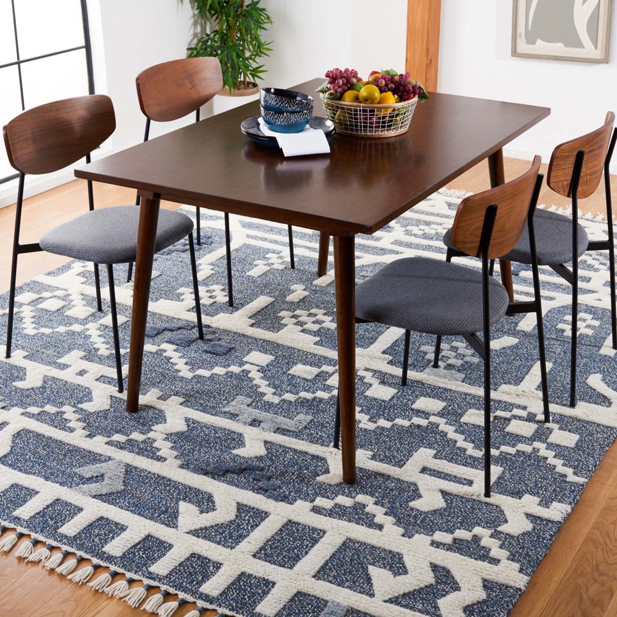 Safavieh Casablanca 523 Rug, CSB523 - Blue / Ivory