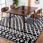 Safavieh Casablanca 524 Rug, CSB524 - Black / Ivory