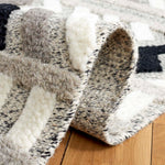 Safavieh Casablanca 526 Rug, CSB526 - Ivory / Black