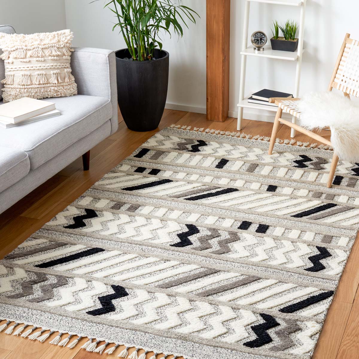 Safavieh Casablanca 526 Rug, CSB526 - Ivory / Black