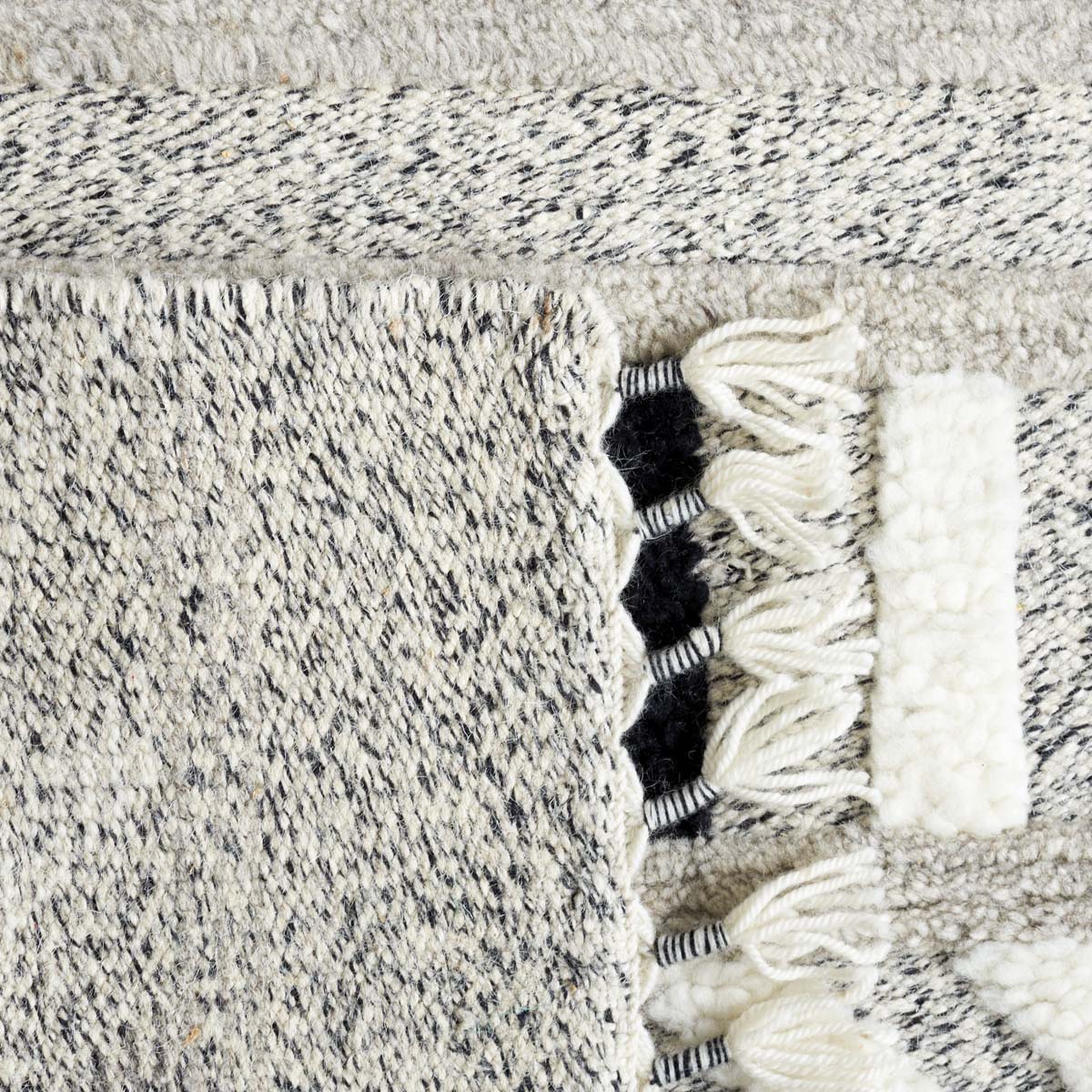 Safavieh Casablanca 526 Rug, CSB526 - Ivory / Black