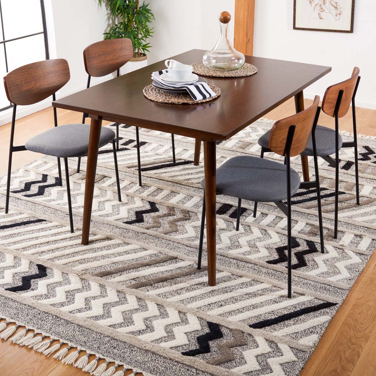 Safavieh Casablanca 526 Rug, CSB526 - Ivory / Black