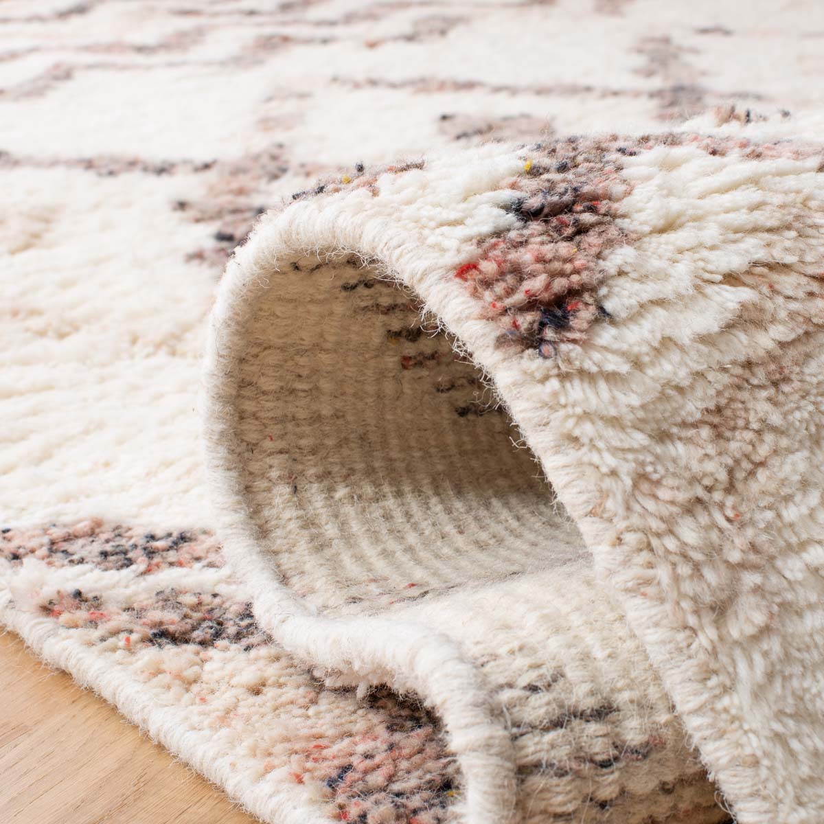 Safavieh Casablanca 528 Rug, CSB528 - Ivory / Pink