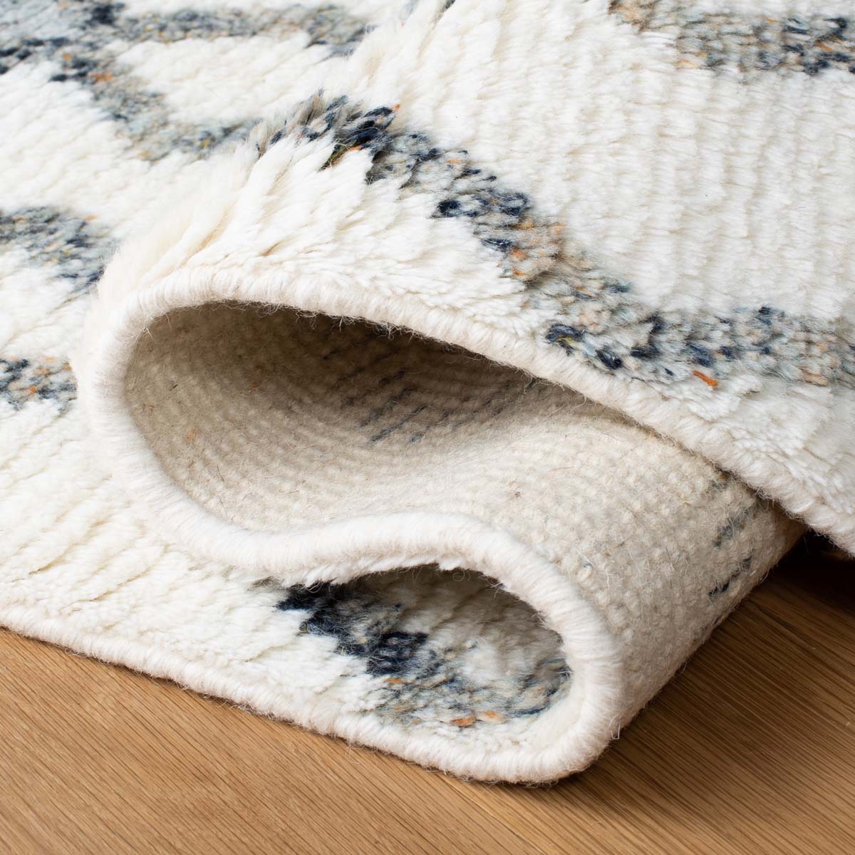 Safavieh Casablanca 546 Rug, CSB546 - Ivory / Grey