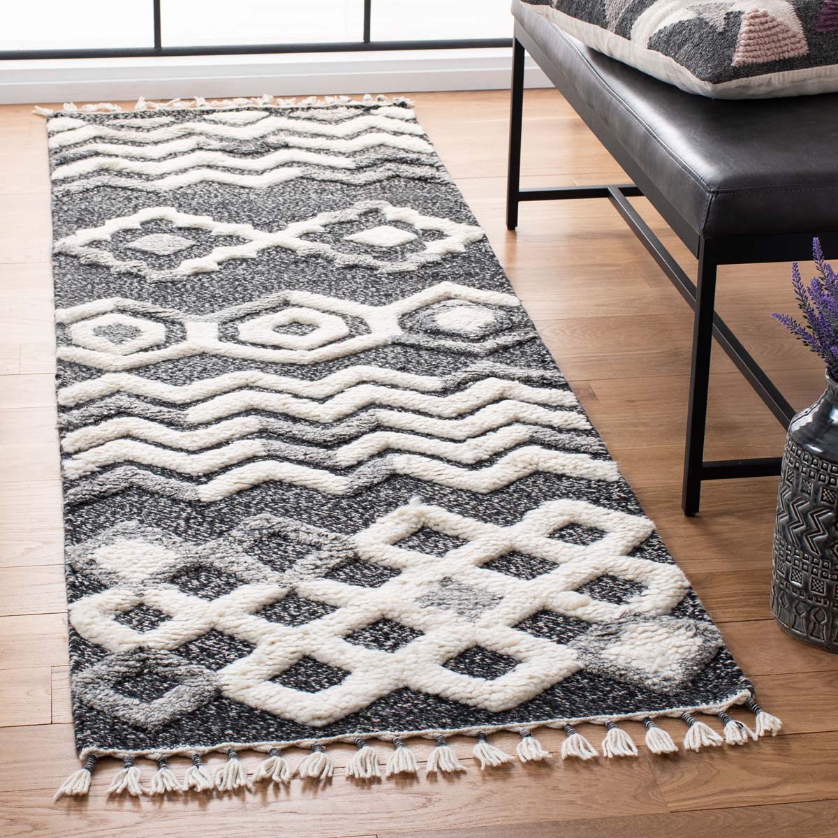 Safavieh Casablanca 548 Rug, CSB548 - Black / Grey