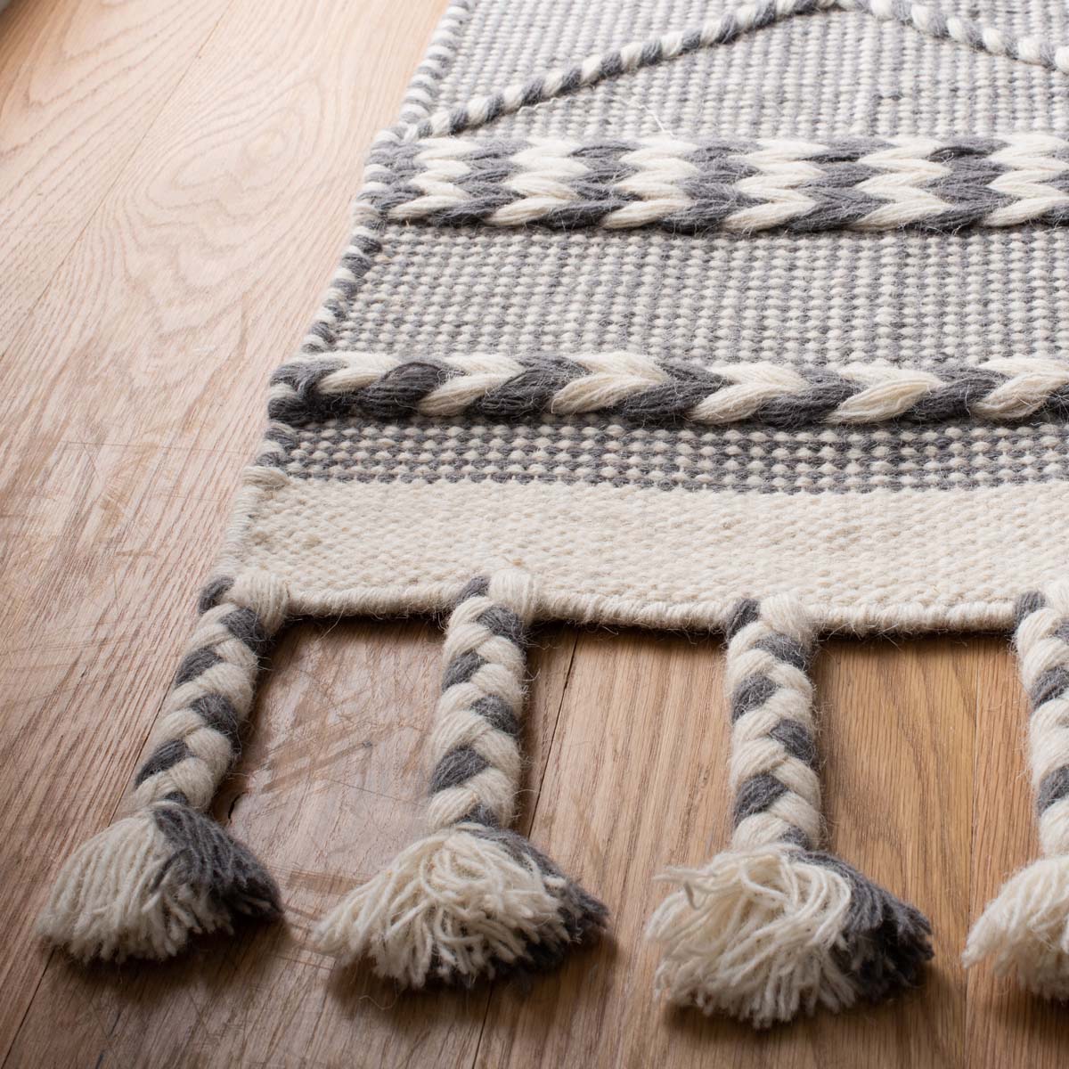 Safavieh Casablanca 575 Rug, CSB575 - Grey / Ivory