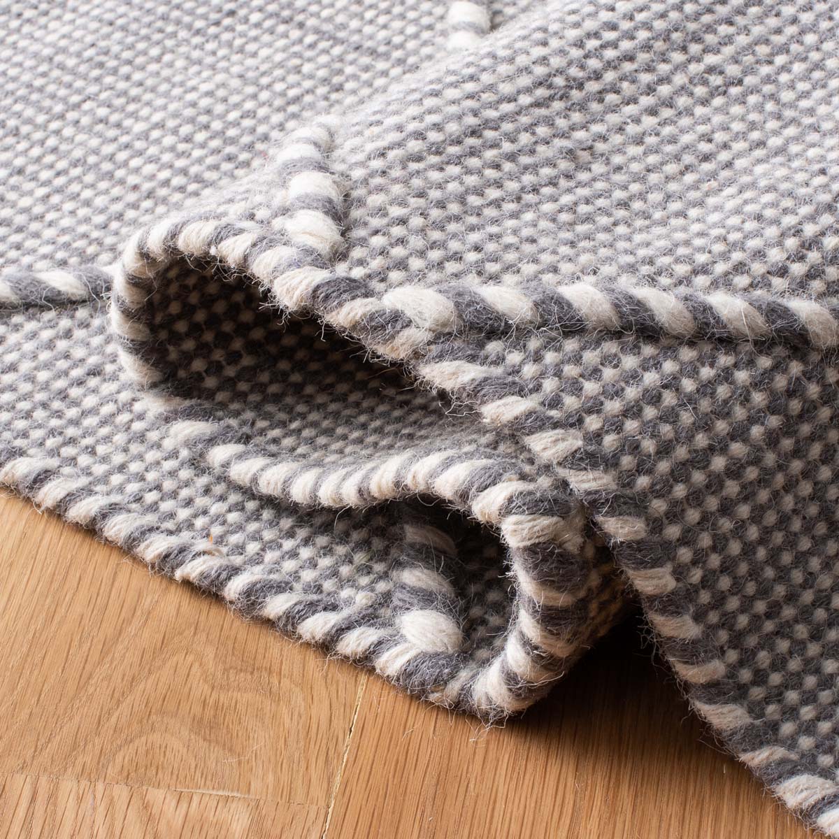 Safavieh Casablanca 575 Rug, CSB575 - Grey / Ivory