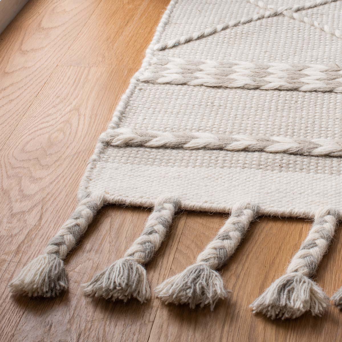 Safavieh Casablanca 575 Rug, CSB575 - Silver / Ivory