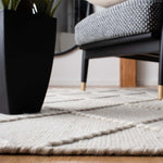 Safavieh Casablanca 575 Rug, CSB575 - Silver / Ivory