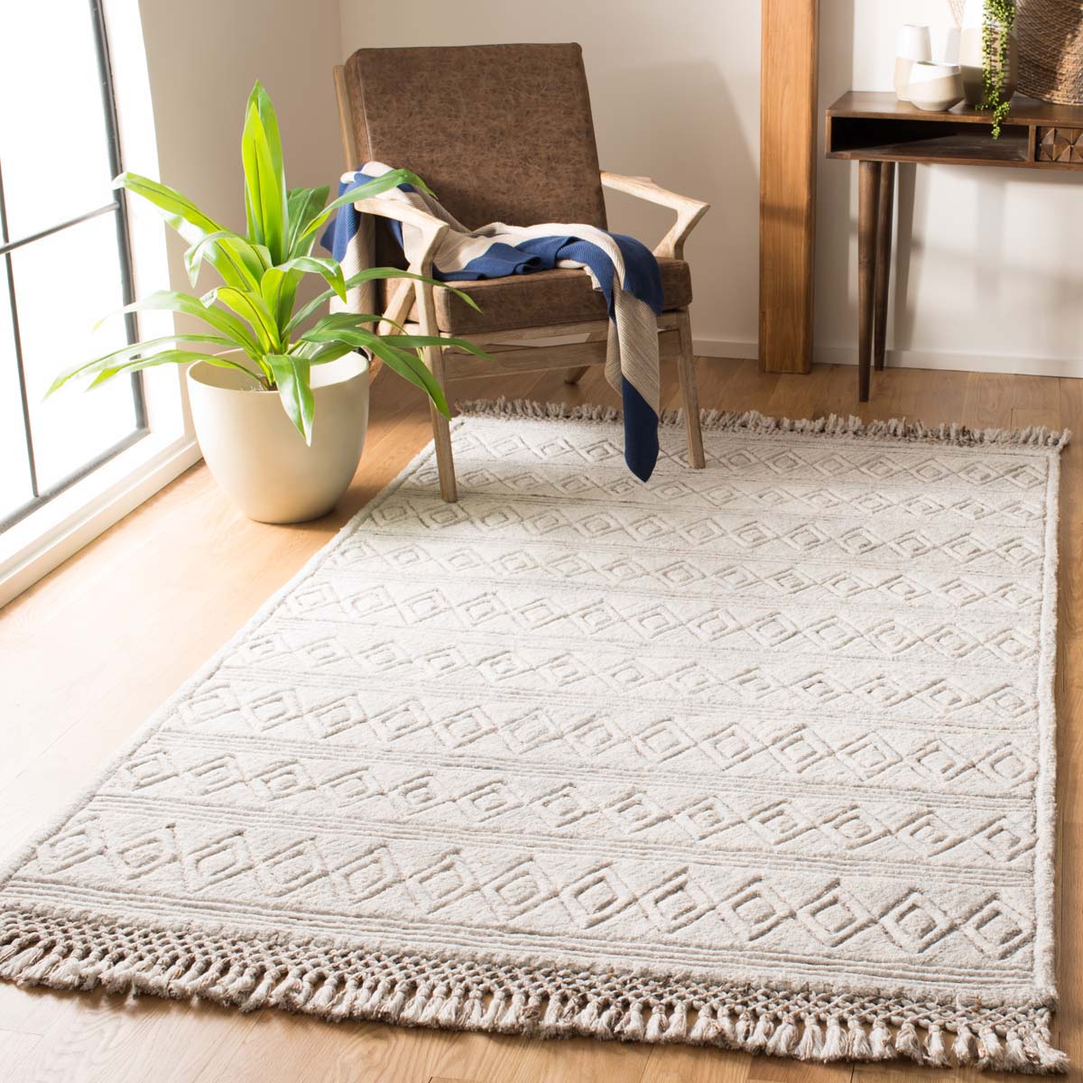 Safavieh Casablanca 658 Rug, CSB658 - Silver