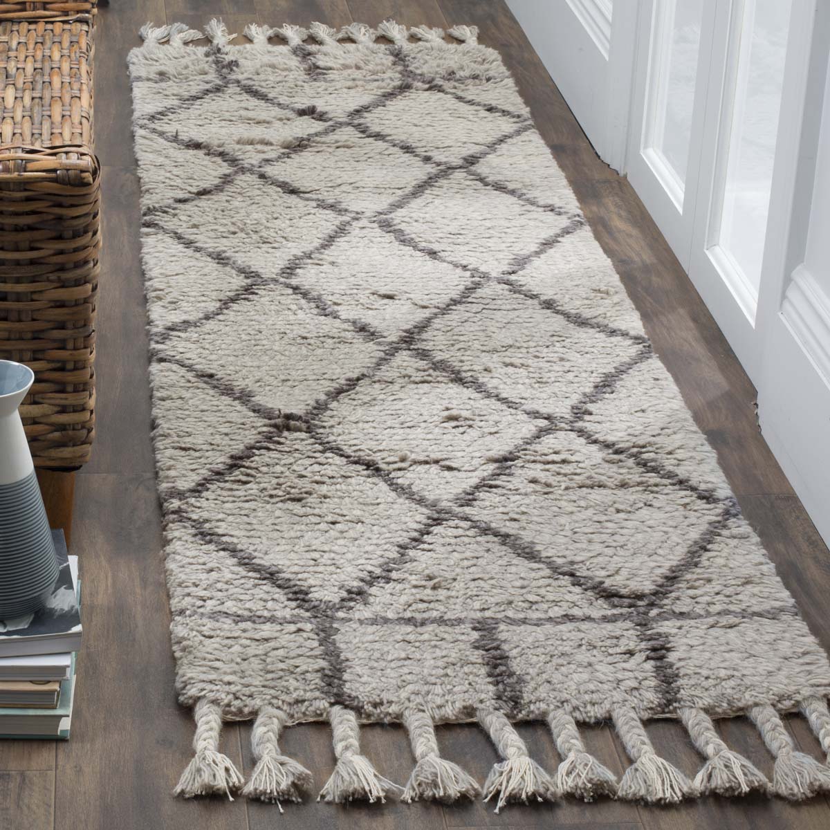 Safavieh Casablanca 725 Rug, CSB725 - Grey / Dark Grey