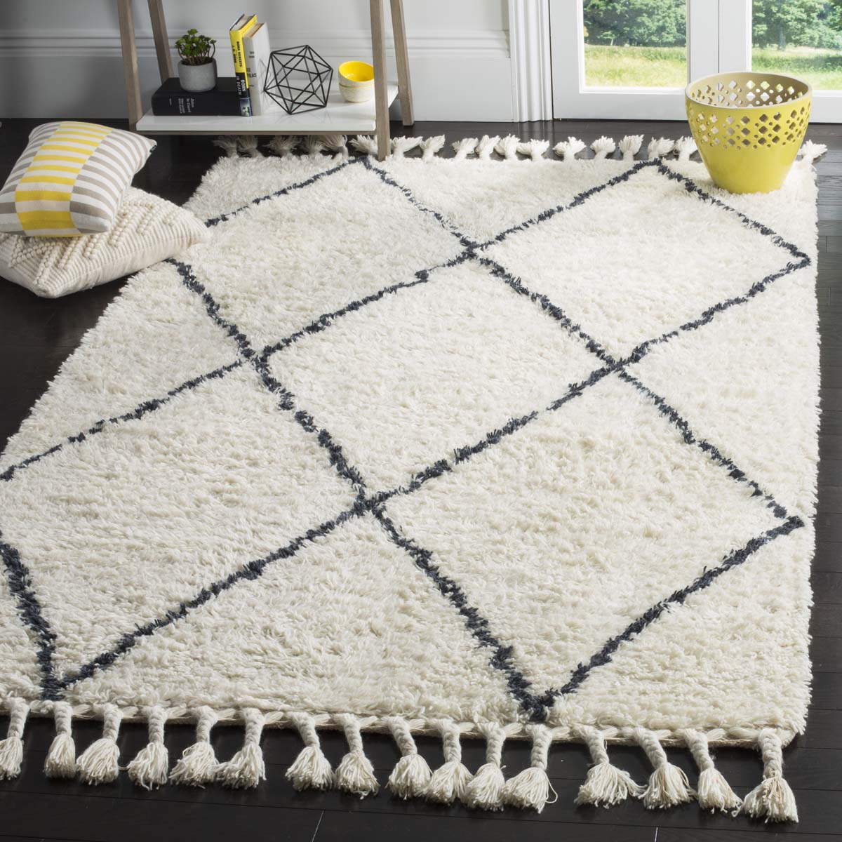 Safavieh Casablanca 726 Rug, CSB726 - Ivory / Grey