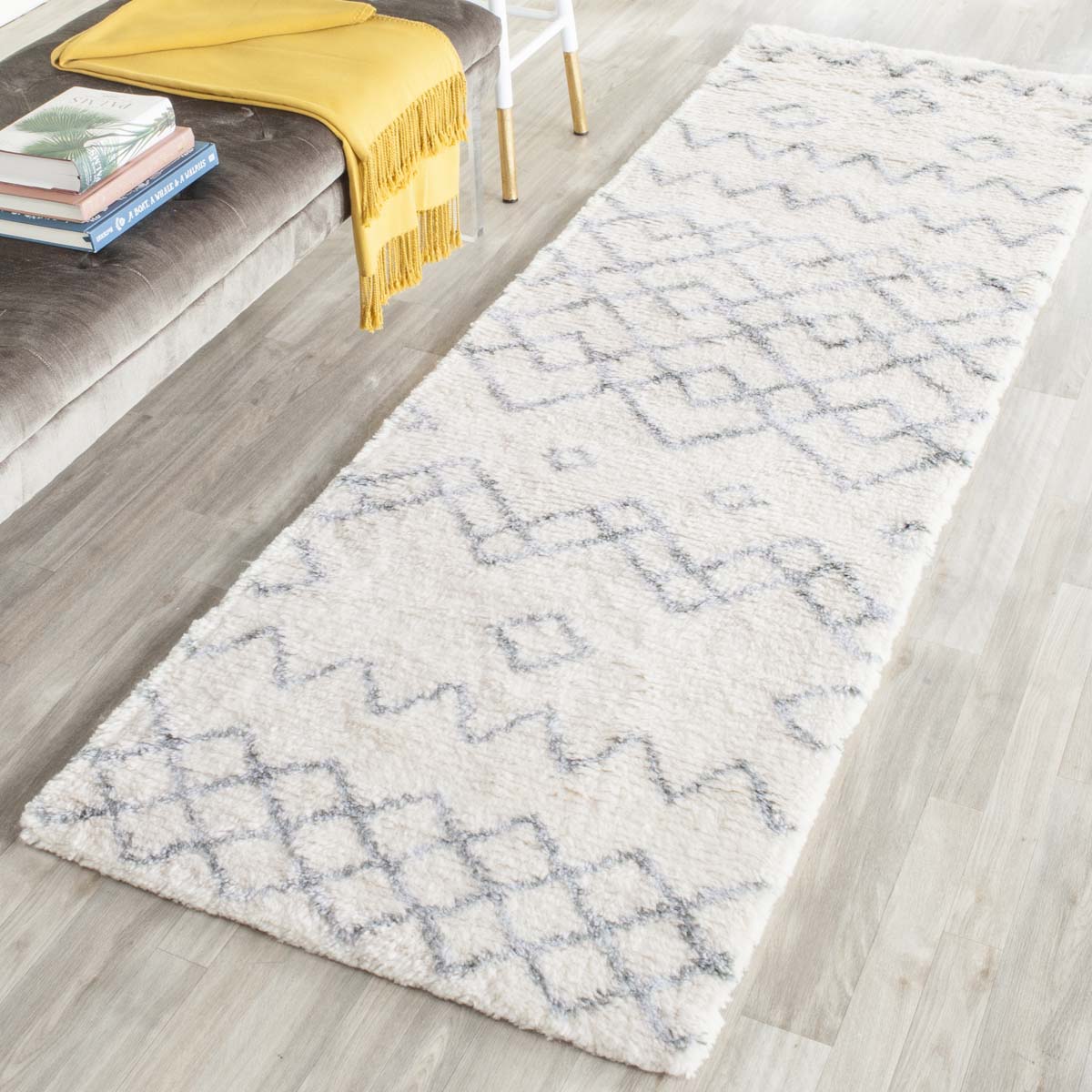 Safavieh Casablanca 806 Rug, CSB806 - Ivory / Blue