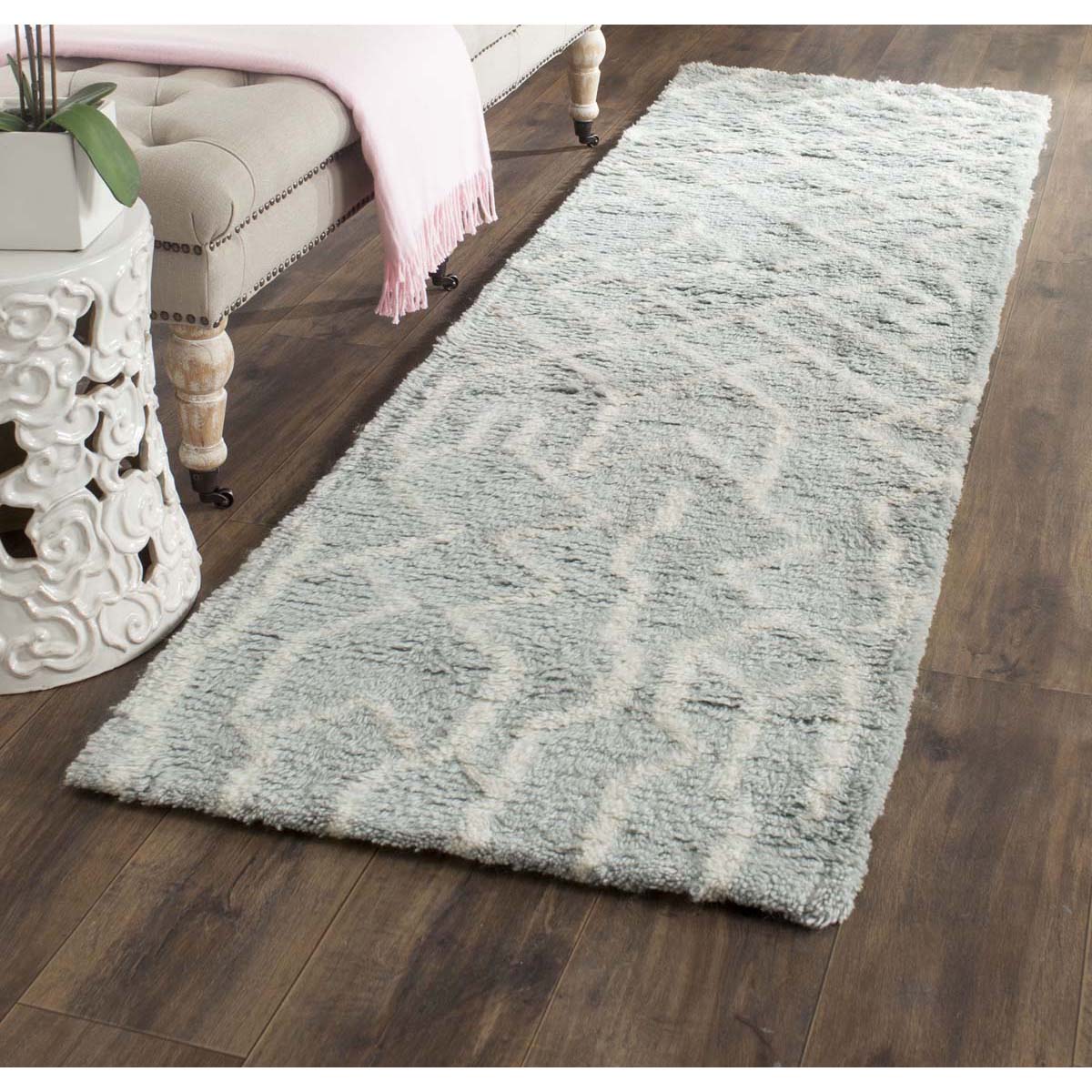 Safavieh Casablanca 810 Rug, CSB810 - Blue / Ivory