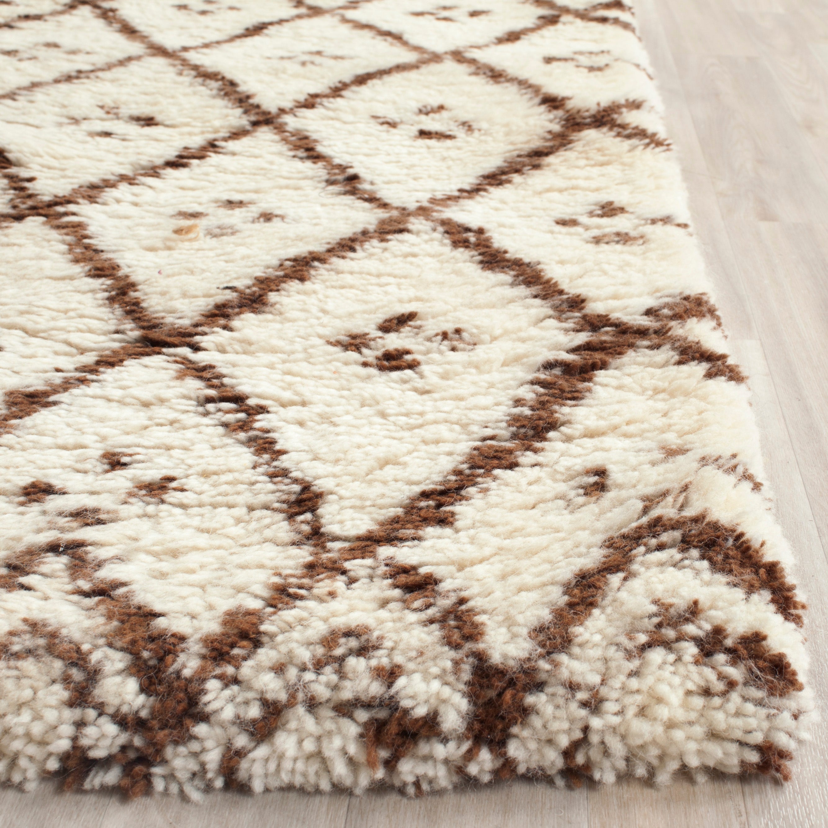Safavieh Casablanca 839 Rug, CSB839 - Ivory / Dark Brown