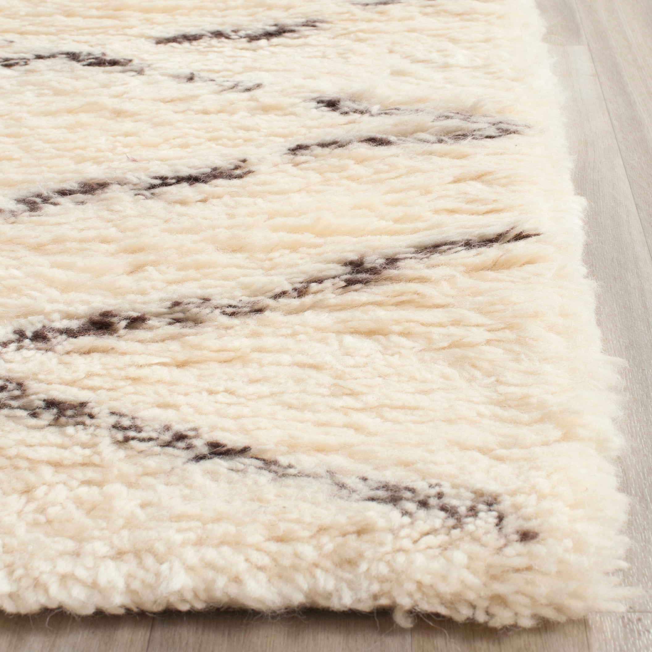 Safavieh Casablanca 847 Rug, CSB847 - Ivory / Brown