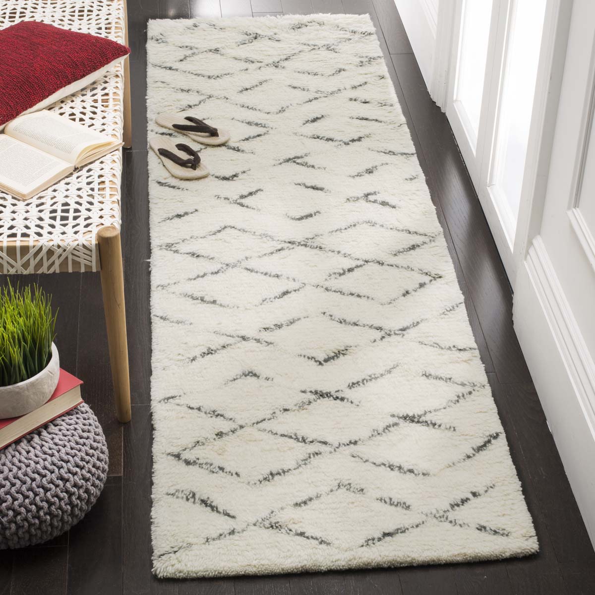 Safavieh Casablanca 847 Rug, CSB847 - Ivory / Grey