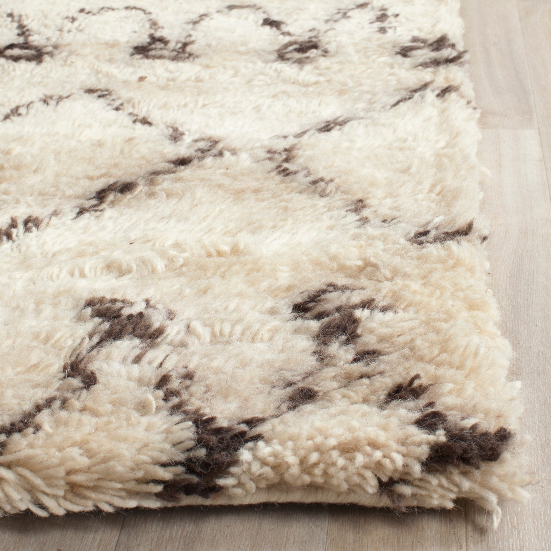 Safavieh Casablanca 851 Rug, CSB851 - Ivory / Dark Brown