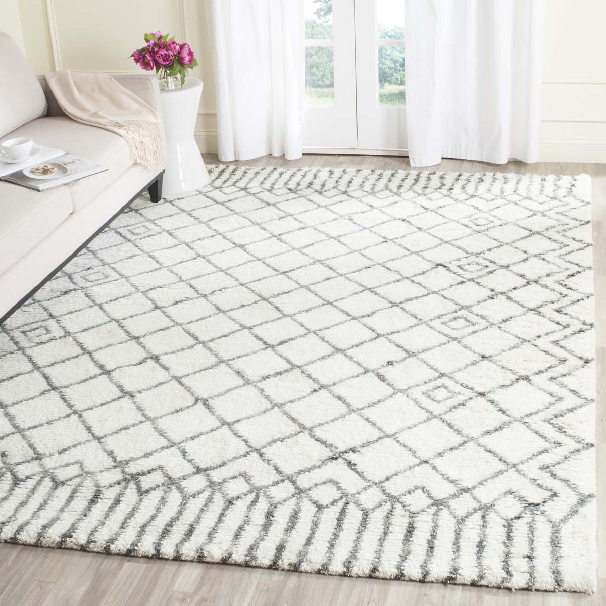 Safavieh Casablanca 894 Rug, CSB894 - Ivory / Grey