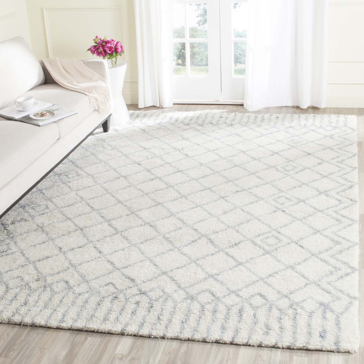 Safavieh Casablanca 894 Rug, CSB894 - Ivory / Blue