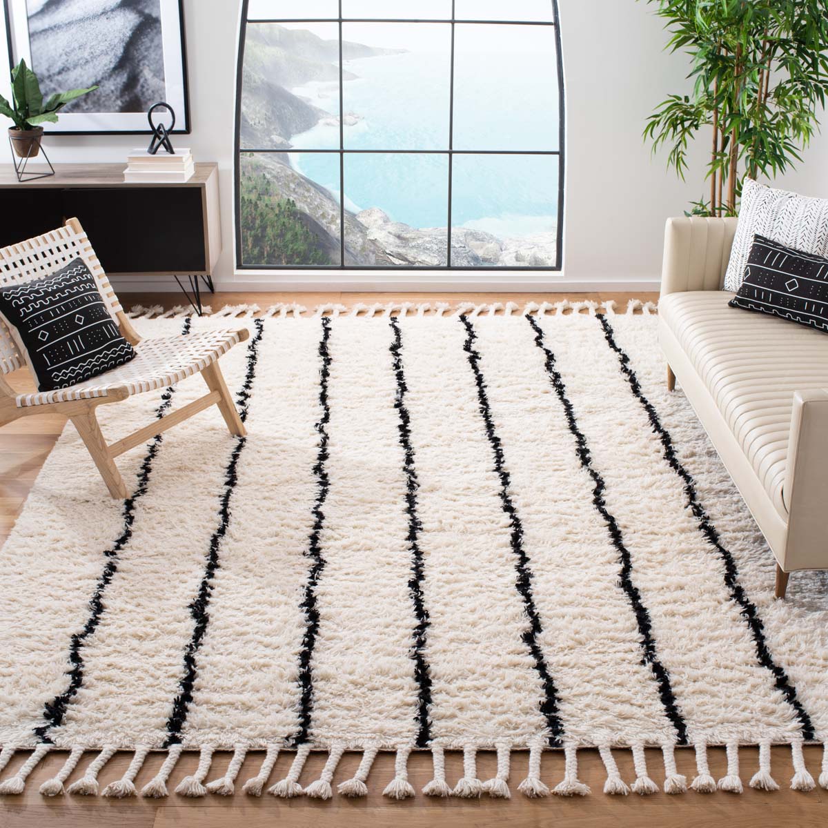 Safavieh Casablanca 954 Rug, CSB954 - Black / Ivory