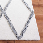 Safavieh Casablanca 977 Rug, CSB977 - Ivory / Black