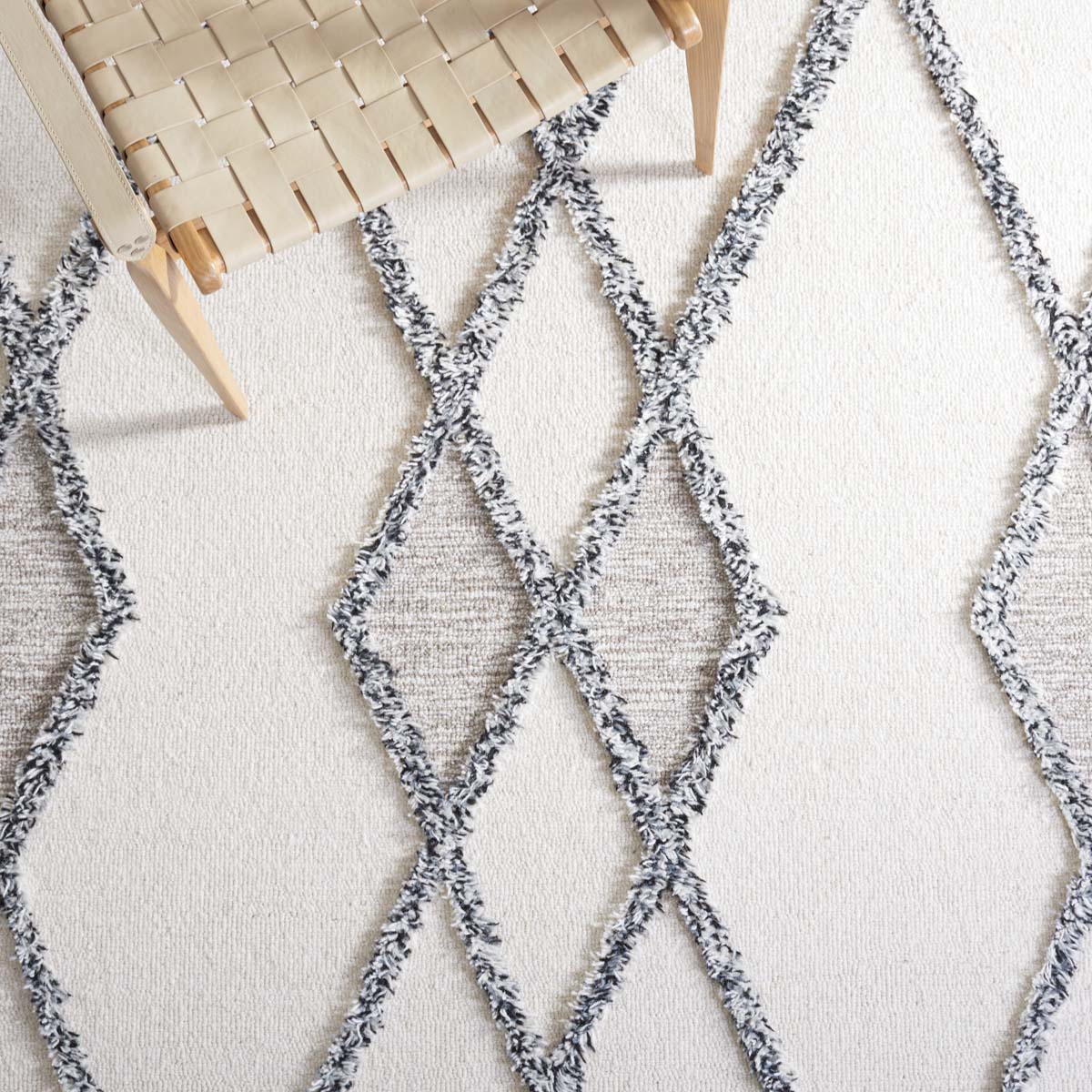 Safavieh Casablanca 977 Rug, CSB977 - Ivory / Black