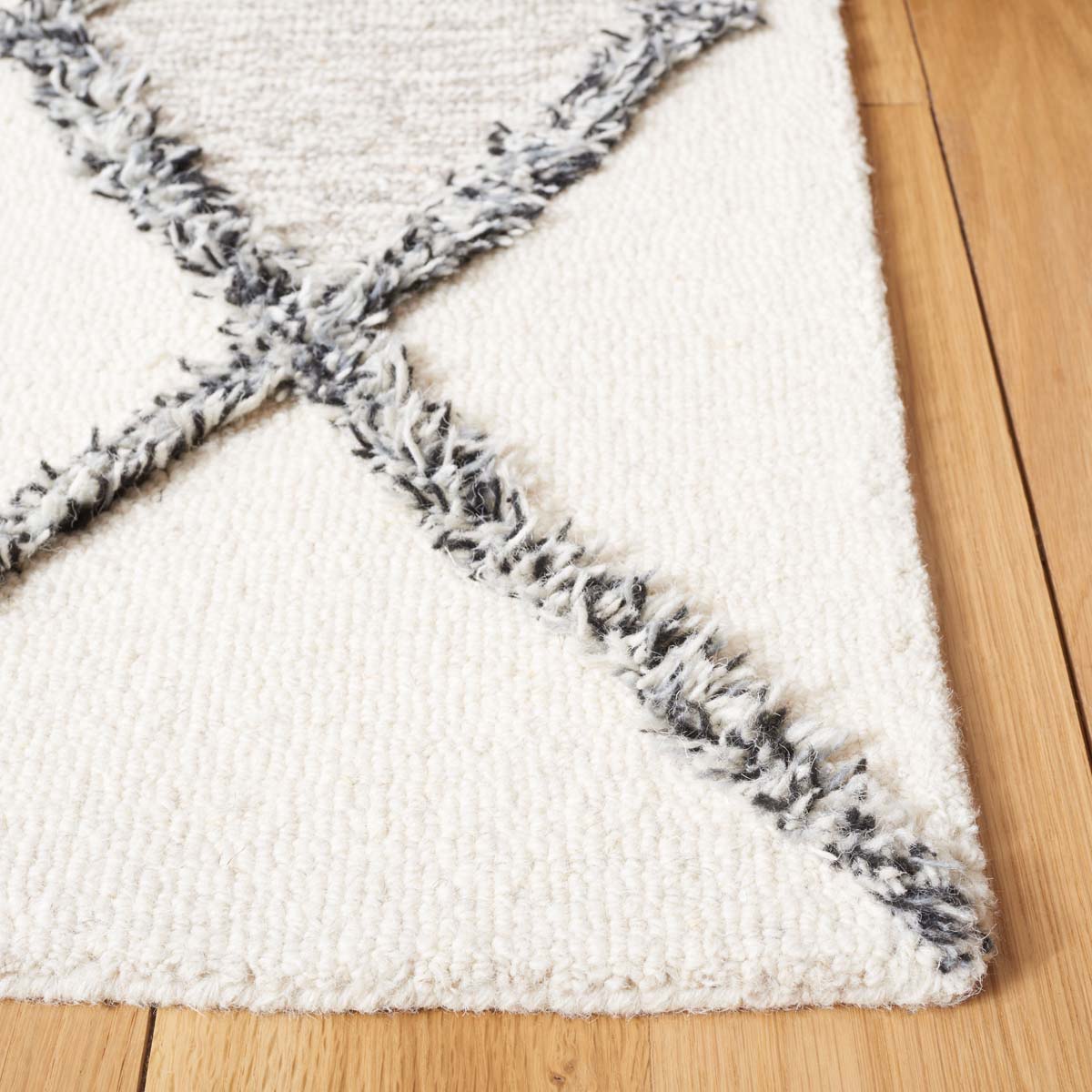 Safavieh Casablanca 978 Rug, CSB978 - Ivory / Black