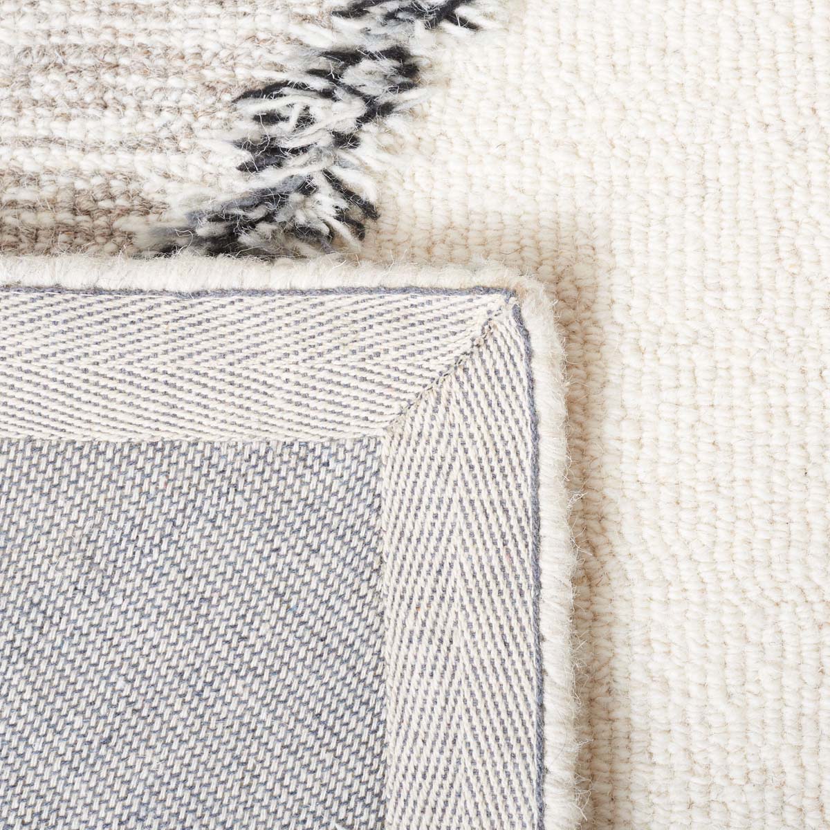 Safavieh Casablanca 978 Rug, CSB978 - Ivory / Black