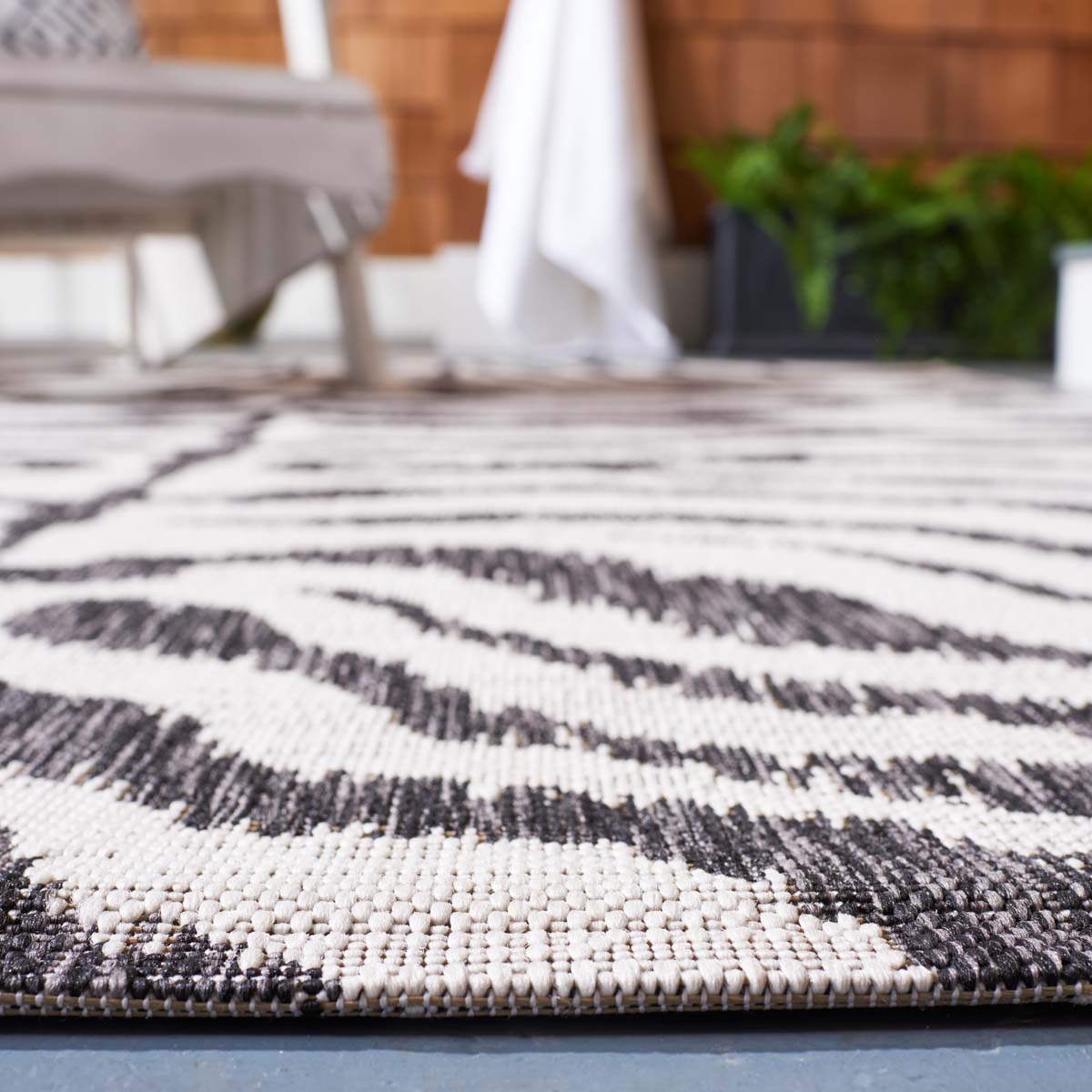 Safavieh Courtyard 444 Rug, CY8444 - IVORY / BLACK