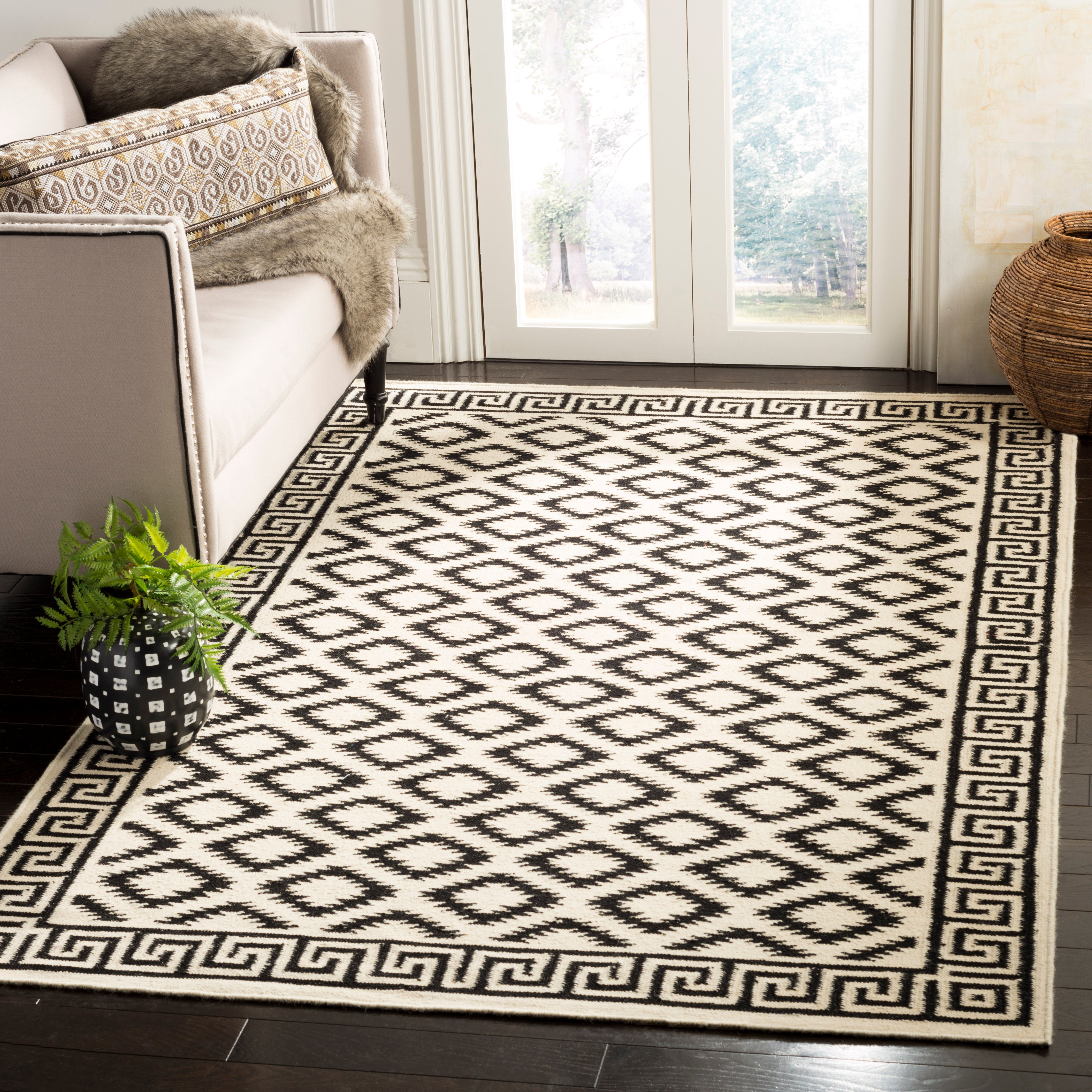 Safavieh Dhurries 411 Rug, DHU411 - Ivory / Black